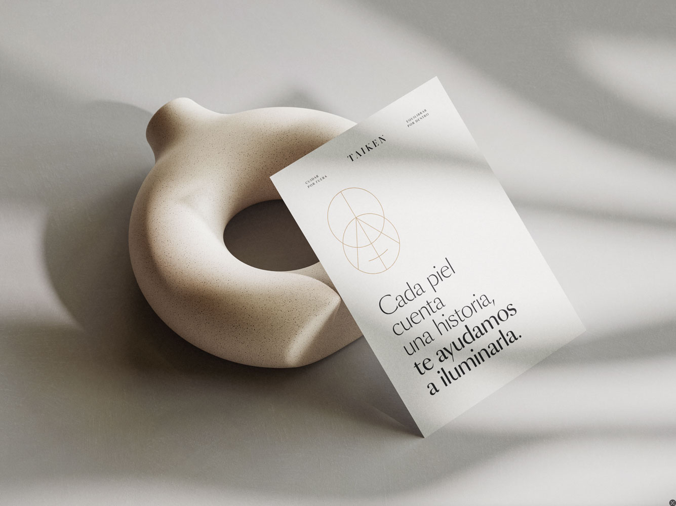 Identidad visual de Taiken Murcia, clínica de medicina estética avanzada, con lema ‘Cada piel cuenta una historia, te ayudamos a iluminarla’.