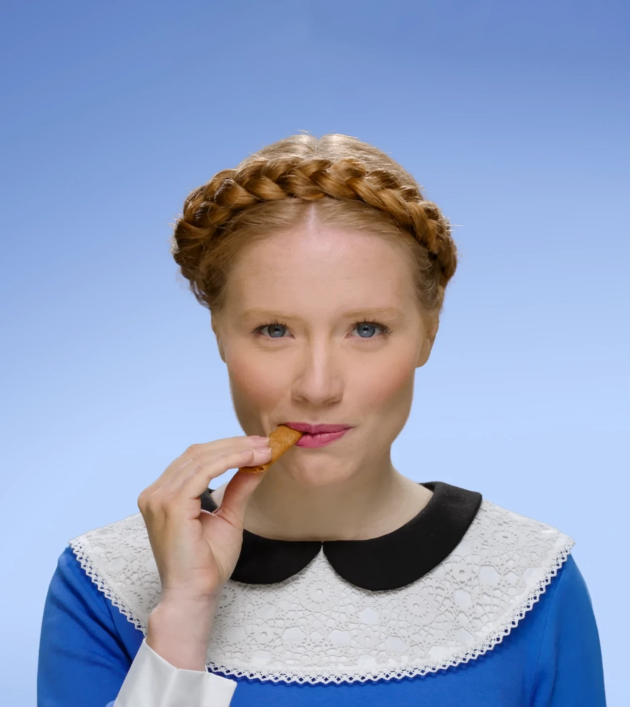 Campagne publicitaire pour Gavottes montrant une femme dégustant un biscuit Gavottes