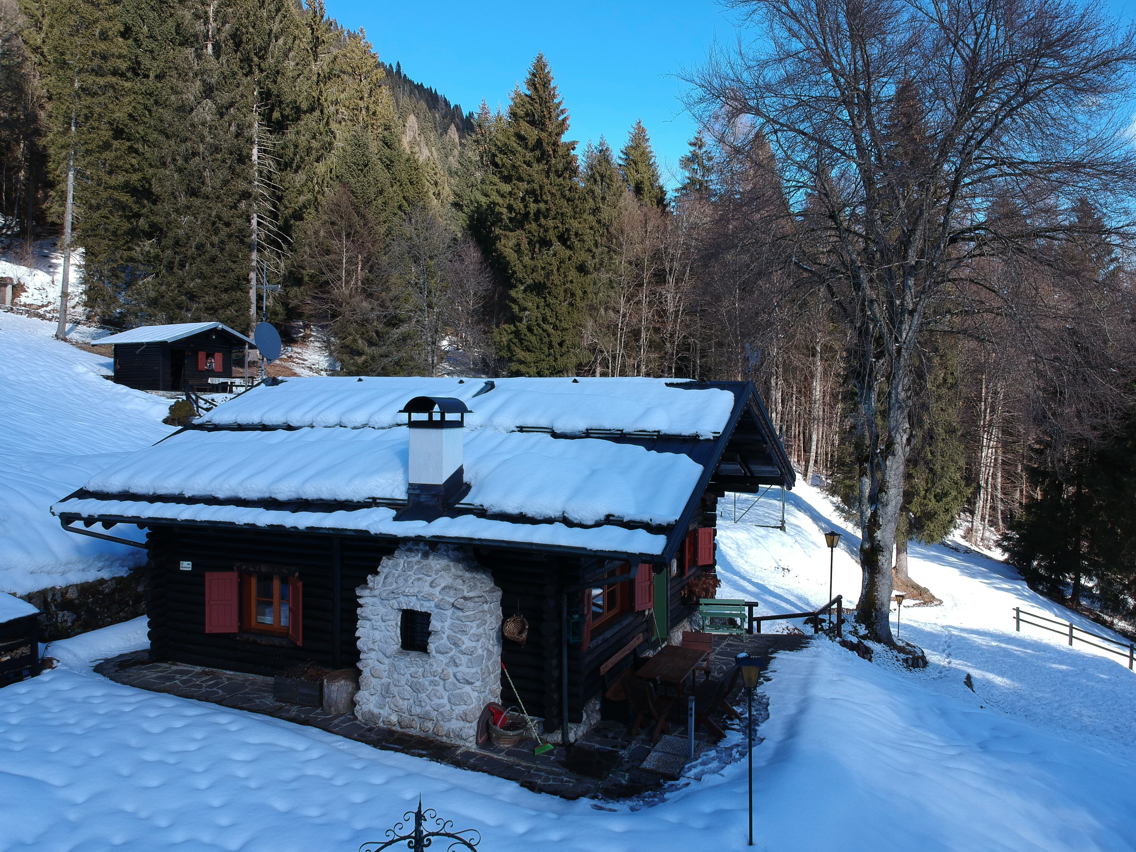 Urgemütliche Hütte mit herrlichem Ausblick in absoluter Ruhelage