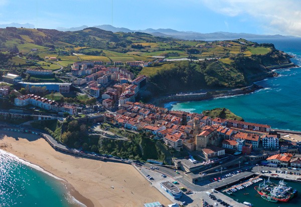 Discover the secrets of the Basque lands, the coastline, and experience local activities.