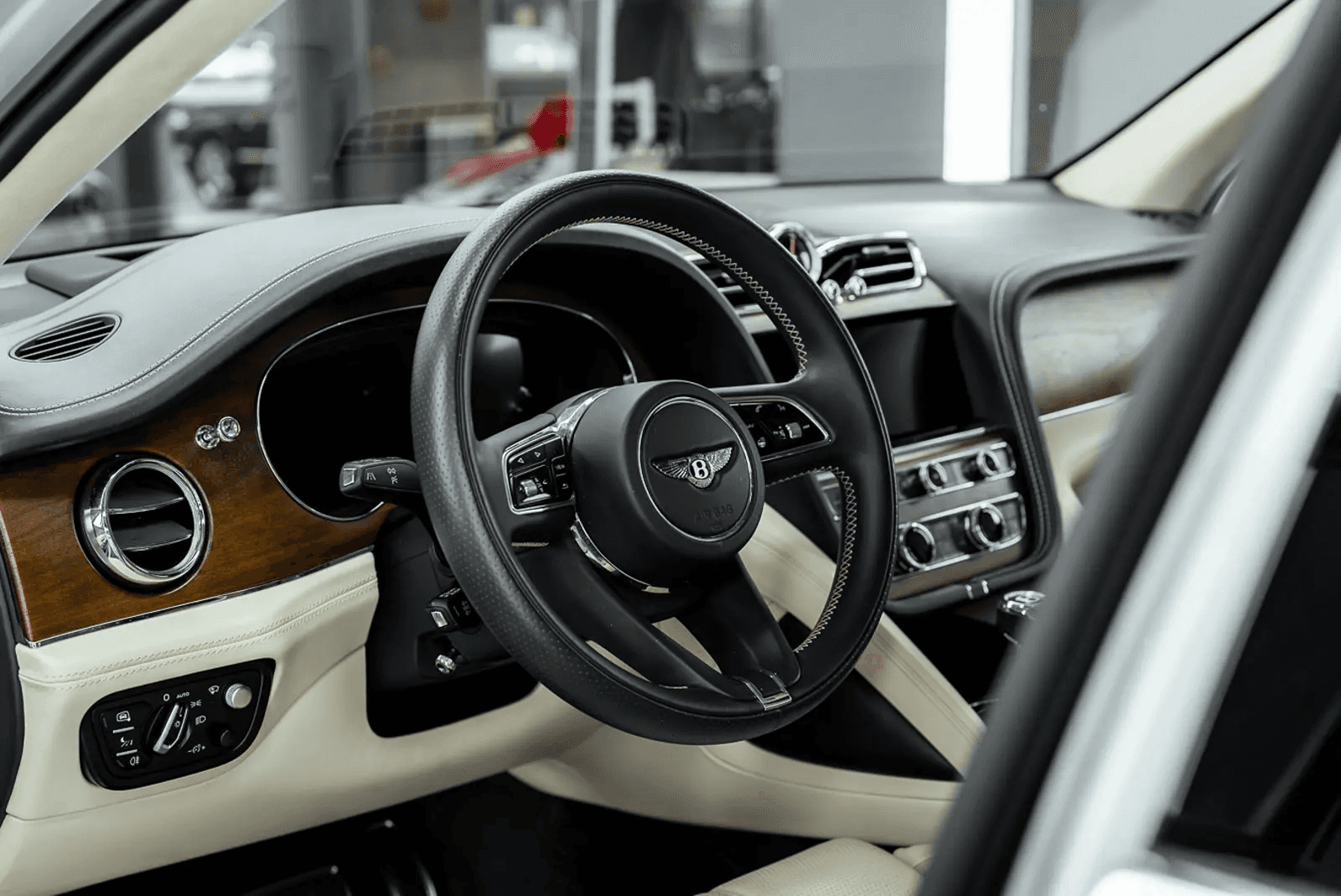 2023 Bentley Bentayga Azure photo 25
