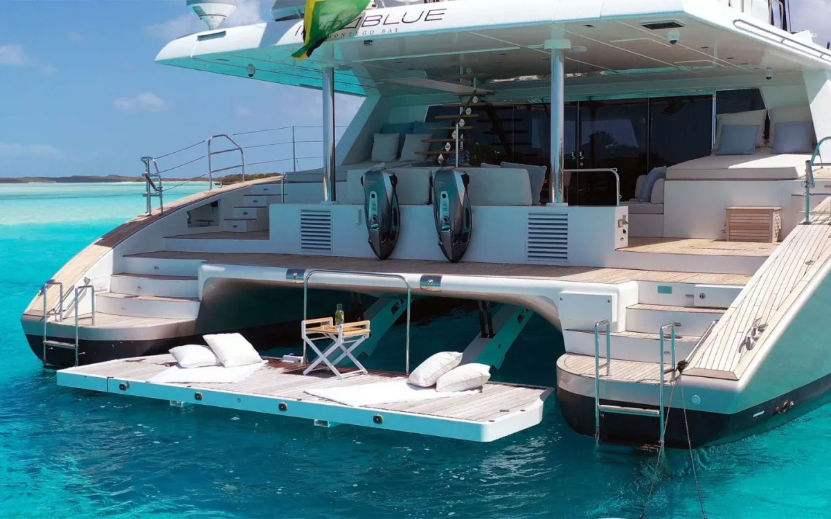 Catamarán de alquiler