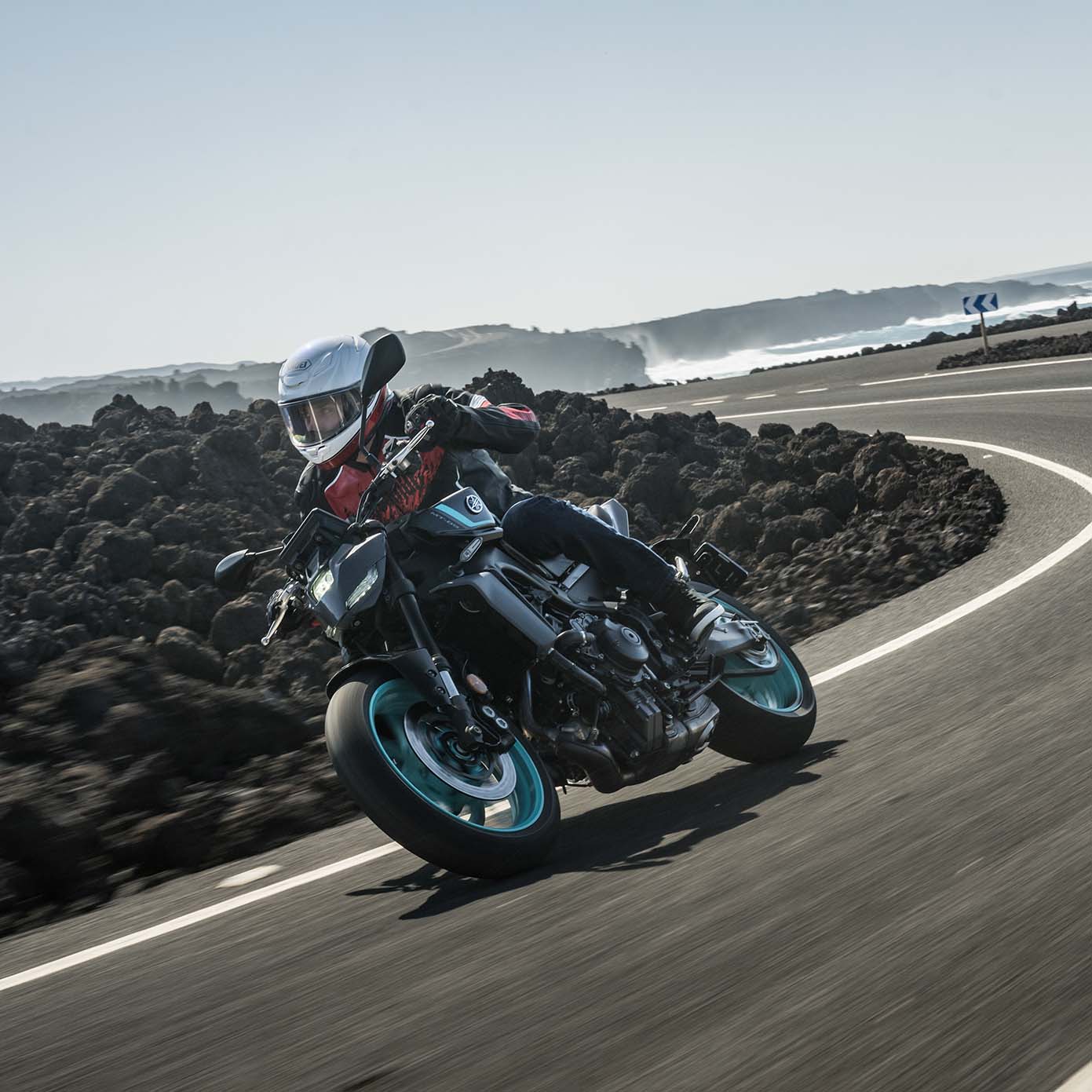 Person with light blue shirt looks to his right side