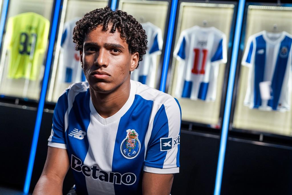 João Souza ruma ao Dragão por empréstimo do Tottenham