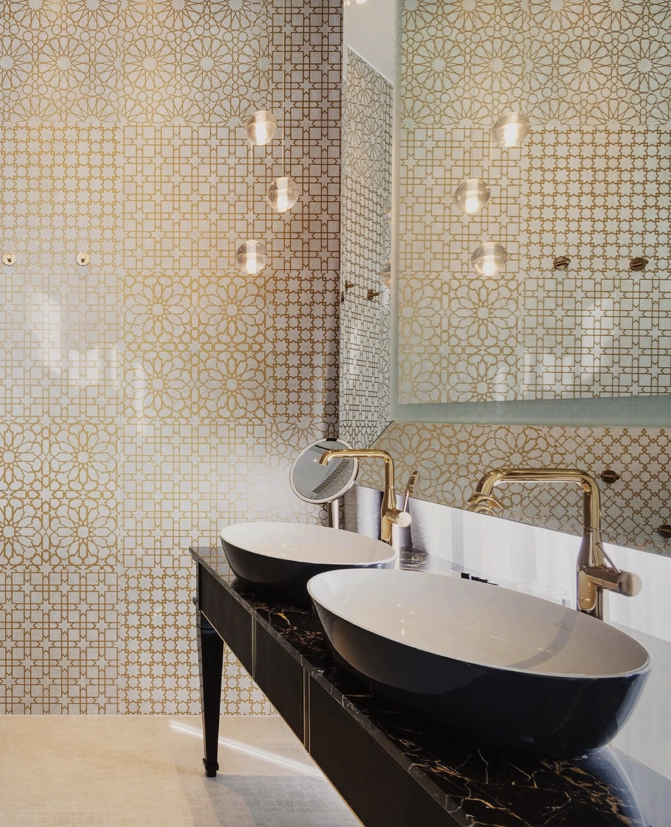 parisi udvar_bathroom mirror