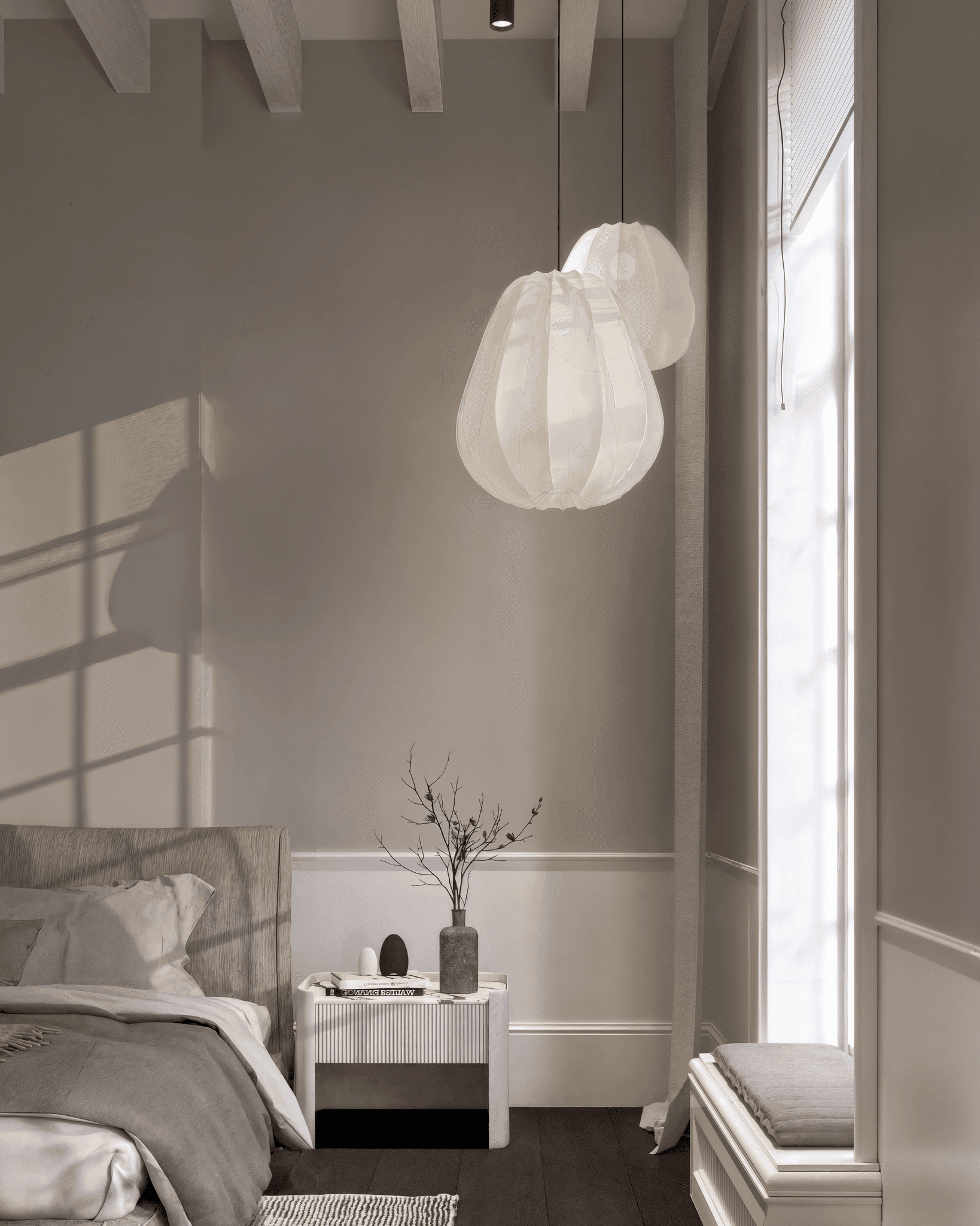 Detail van maatwerk keuken met donkere kasten en marmeren blad in smalle ruimte.