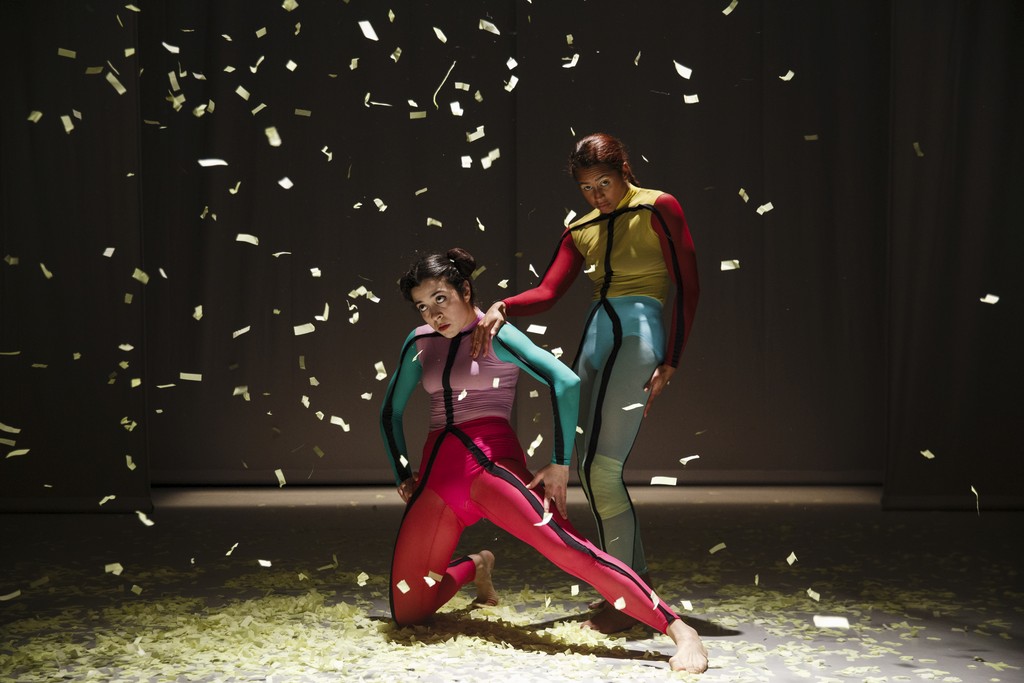 two dancers performers ressed in Bowie style on a theater stage with confetti