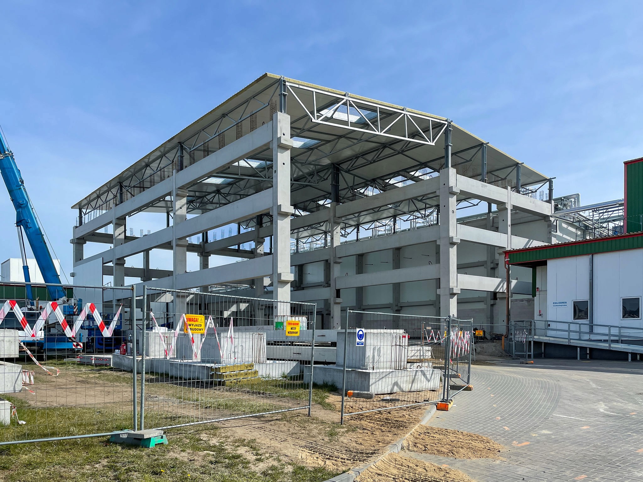 Zdjęcie z procesu budowy hali stalowej