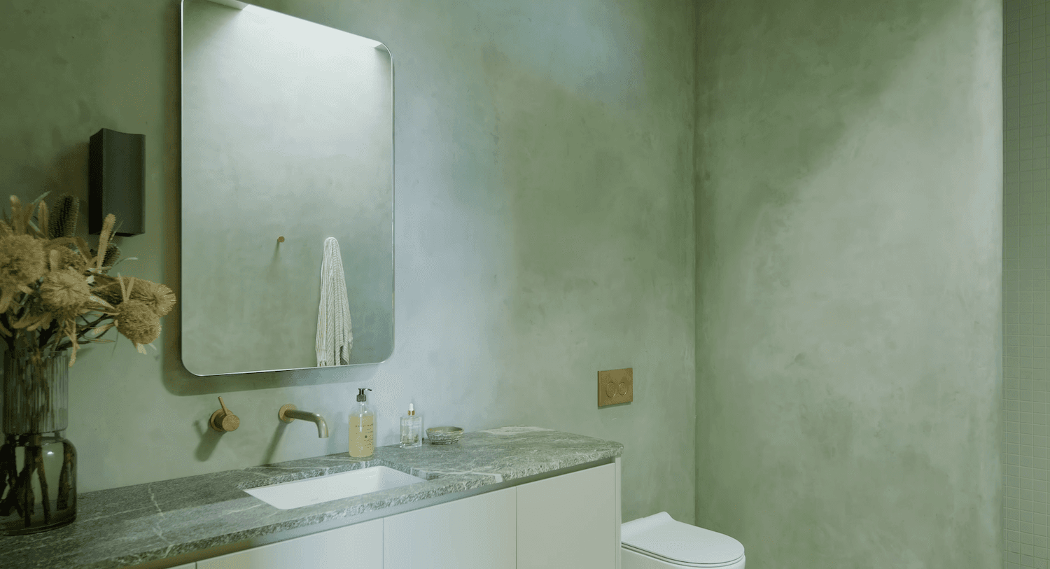 marrakech rockcote image of a bathroom where the walls are nice green 