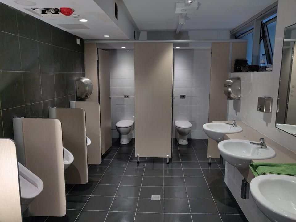 white ceramic sink bathroom