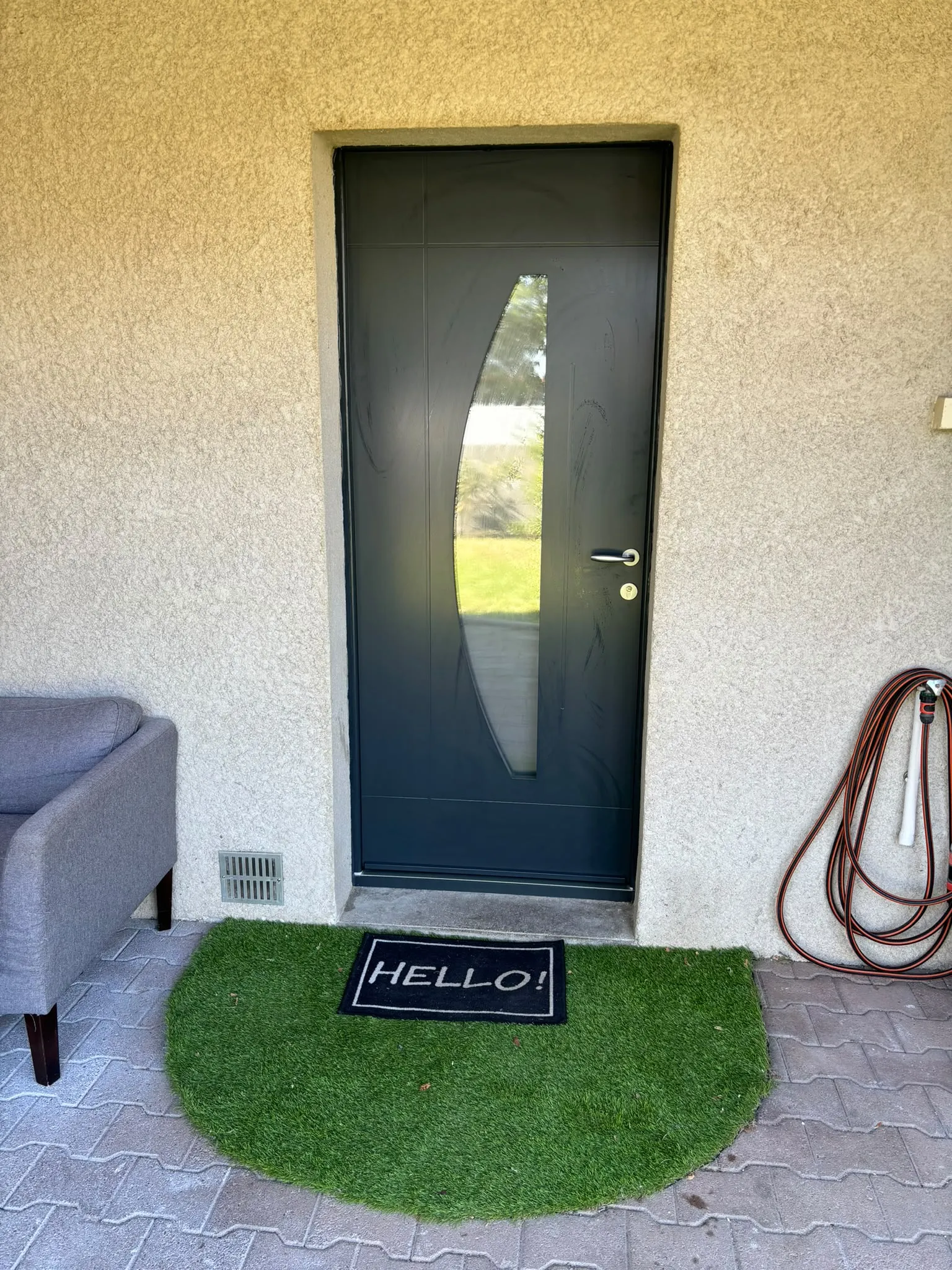 Porte d’entrée avec vitrage décoratif vertical — AFermetures