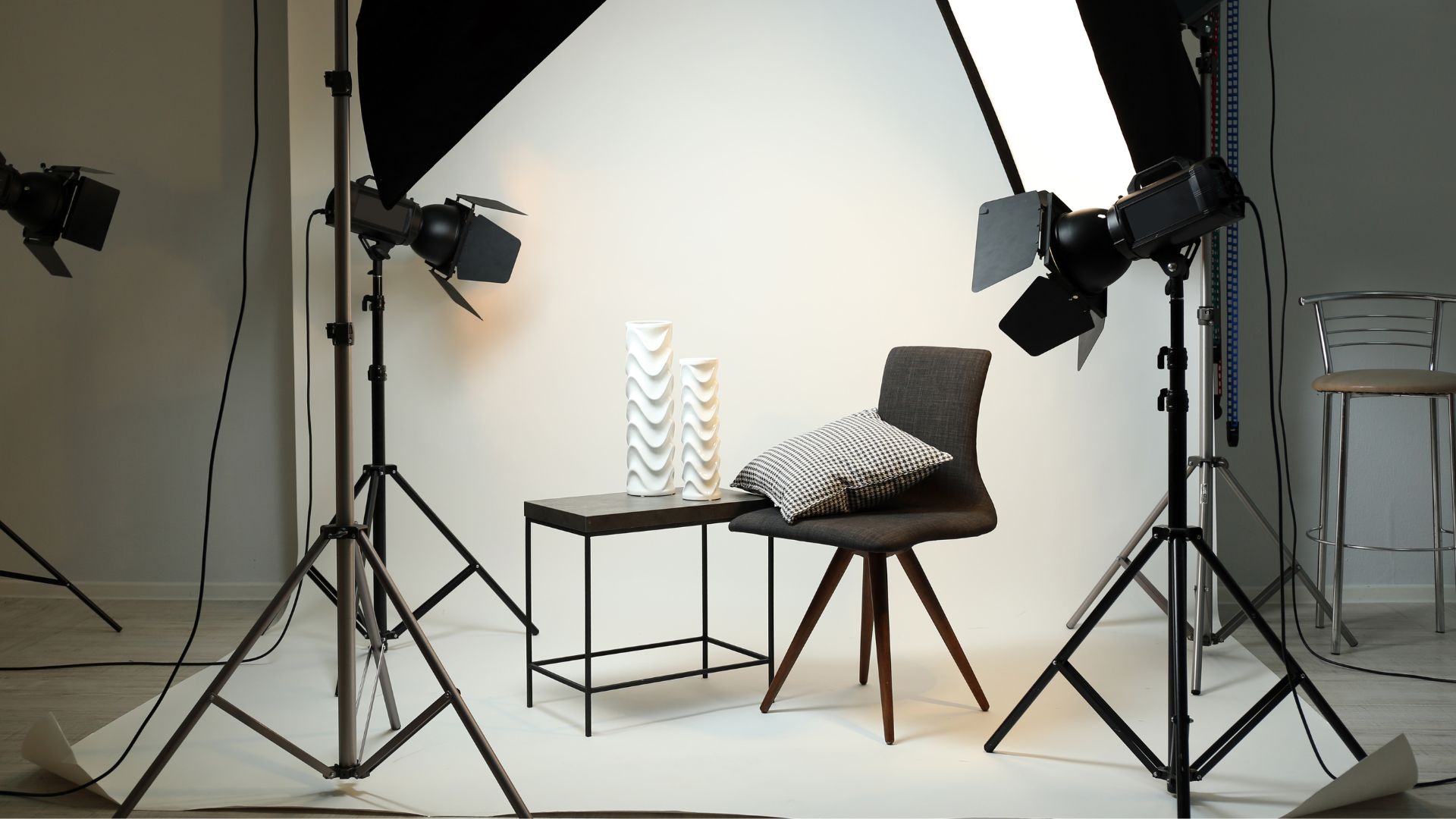 Comparison between low-quality and high-quality product images showing conversion impact.