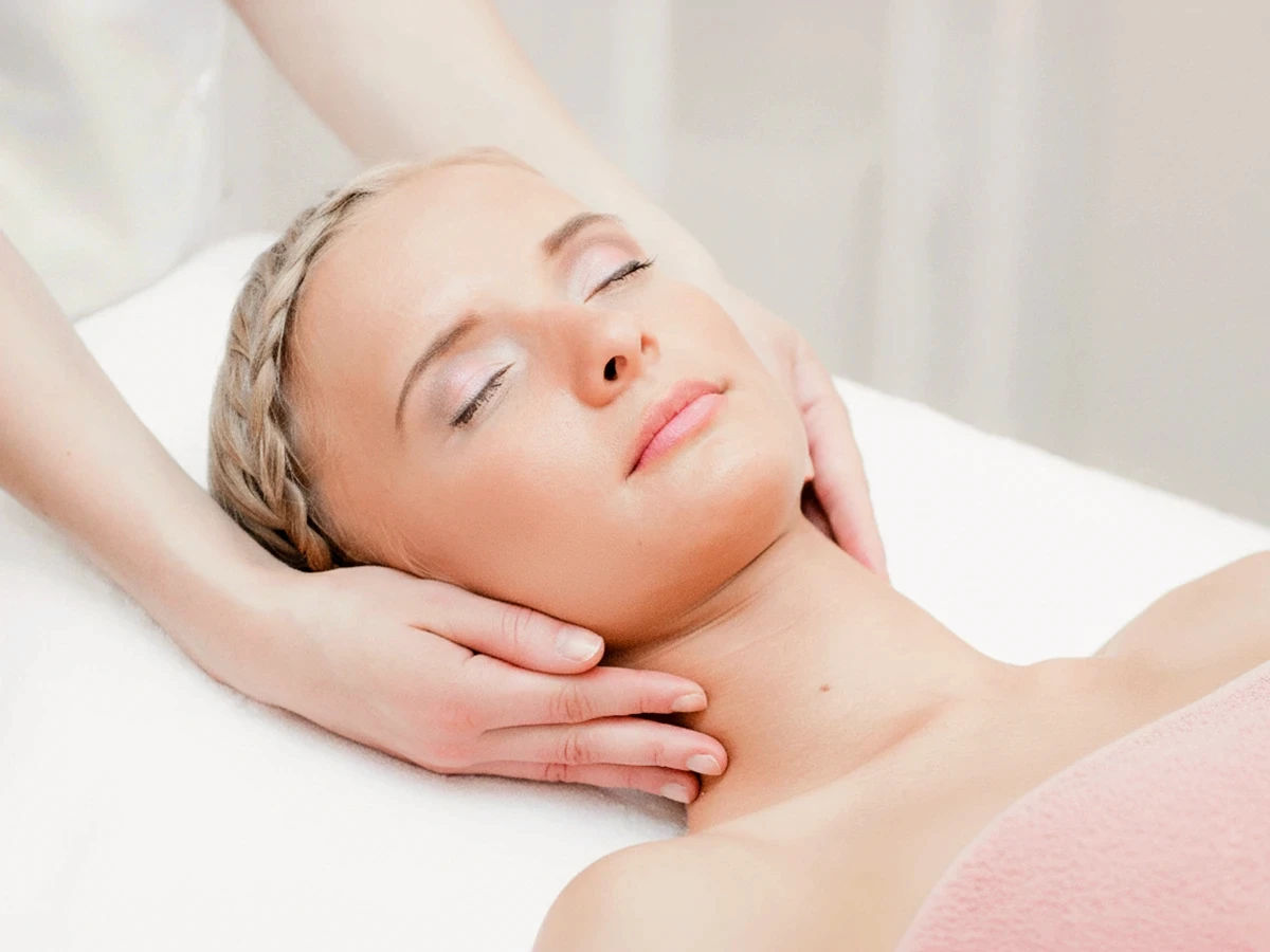 Relaksējoša sejas masāžas procedūra