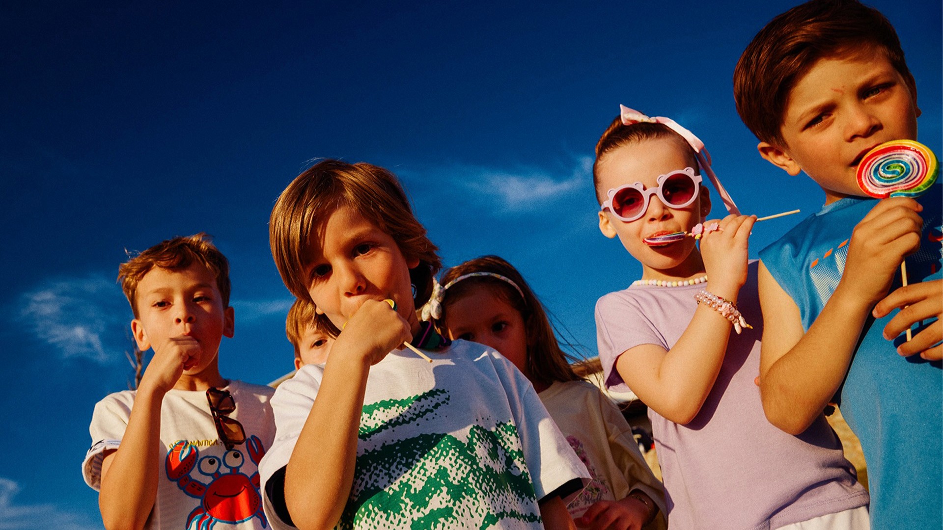 Batch.Works logo over a photo of a box of 3D printed objects