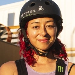 Lizzie Armanto