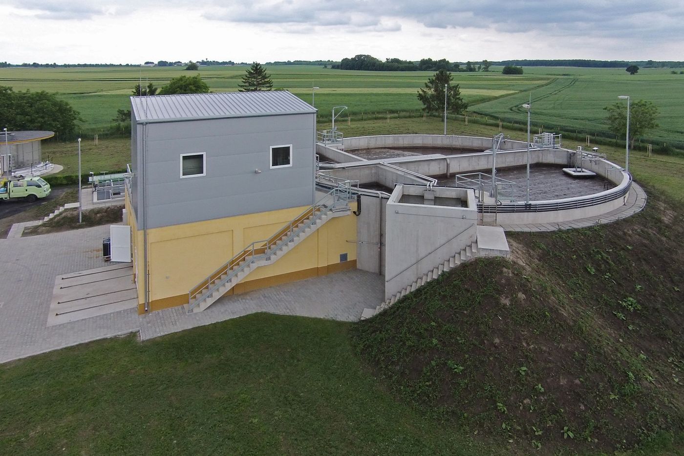 Operations building and circular CYCLATOR basin at the Bácsalmás wastewater treatment plant, Hungary