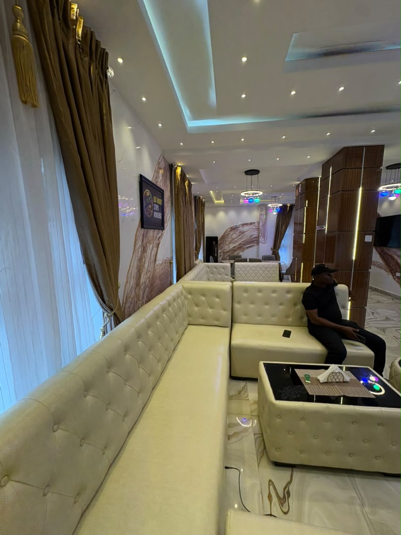Authentic Exclusive Gold Coast Hotel & Suites photograph