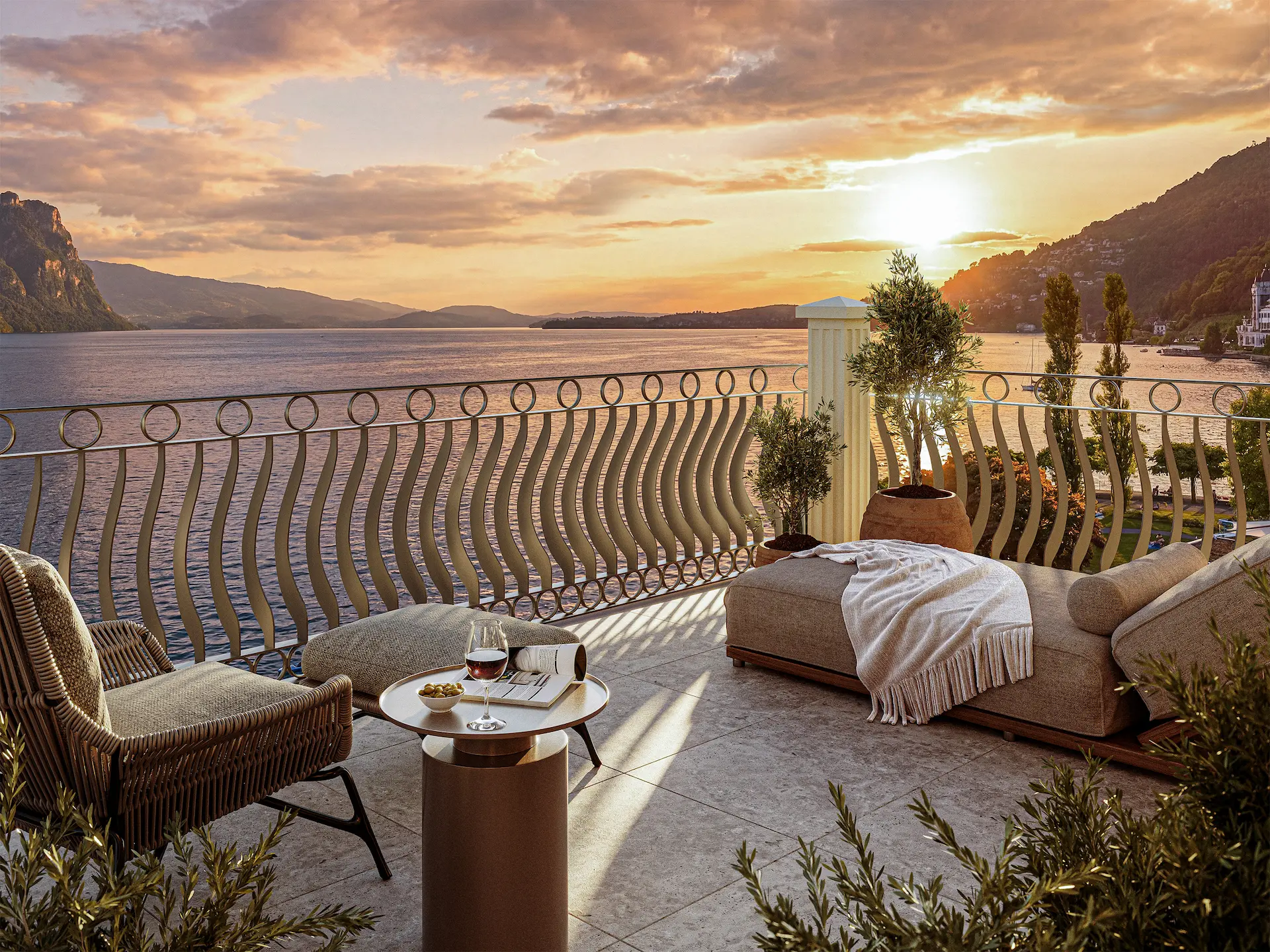 Wunderschöne Terrasse in Abendstimmung mit Blick auf den Vierwaldstädtersee in Vitznau