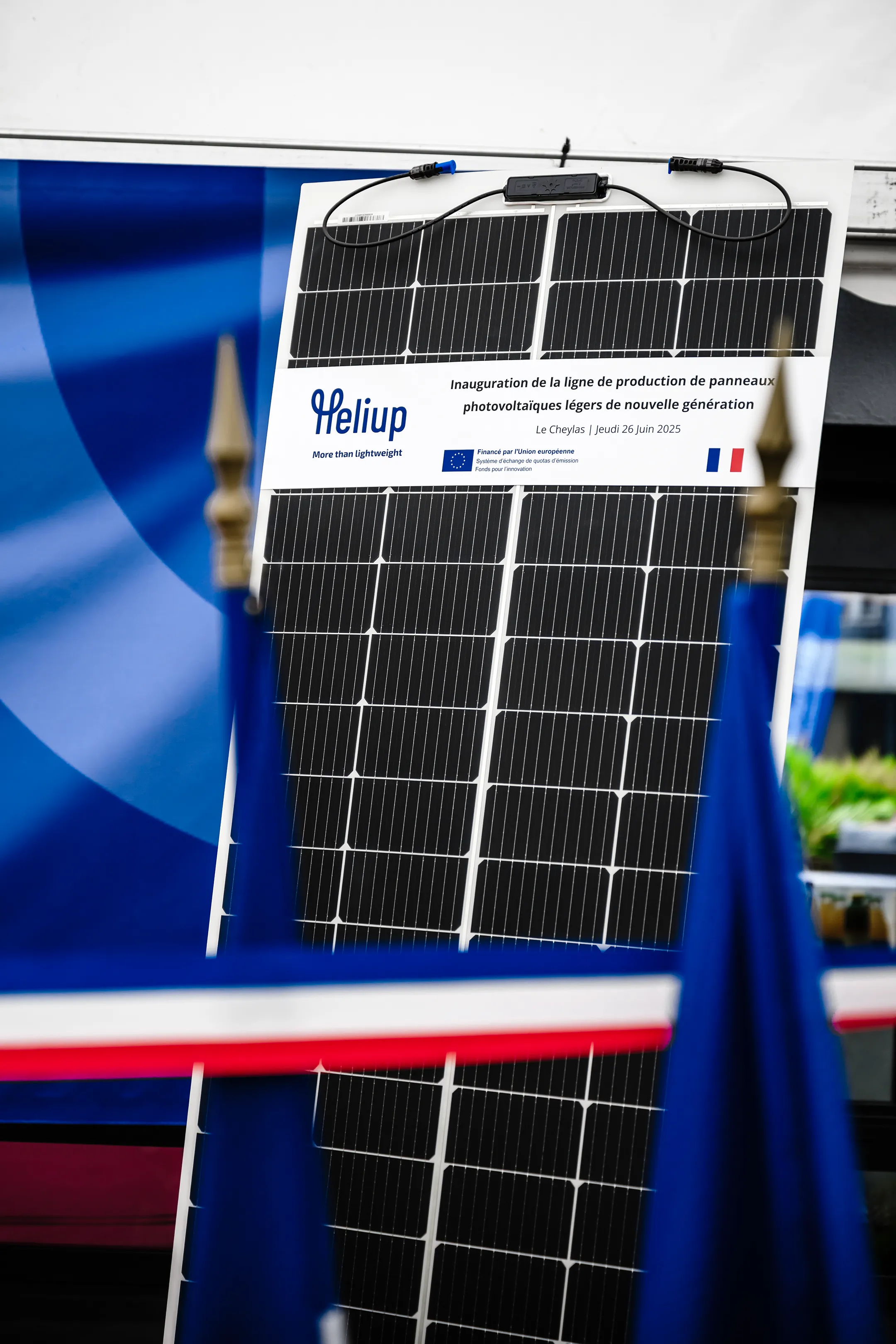 Panneau photovoltaïque présenté lors de l’inauguration d’une nouvelle ligne de production