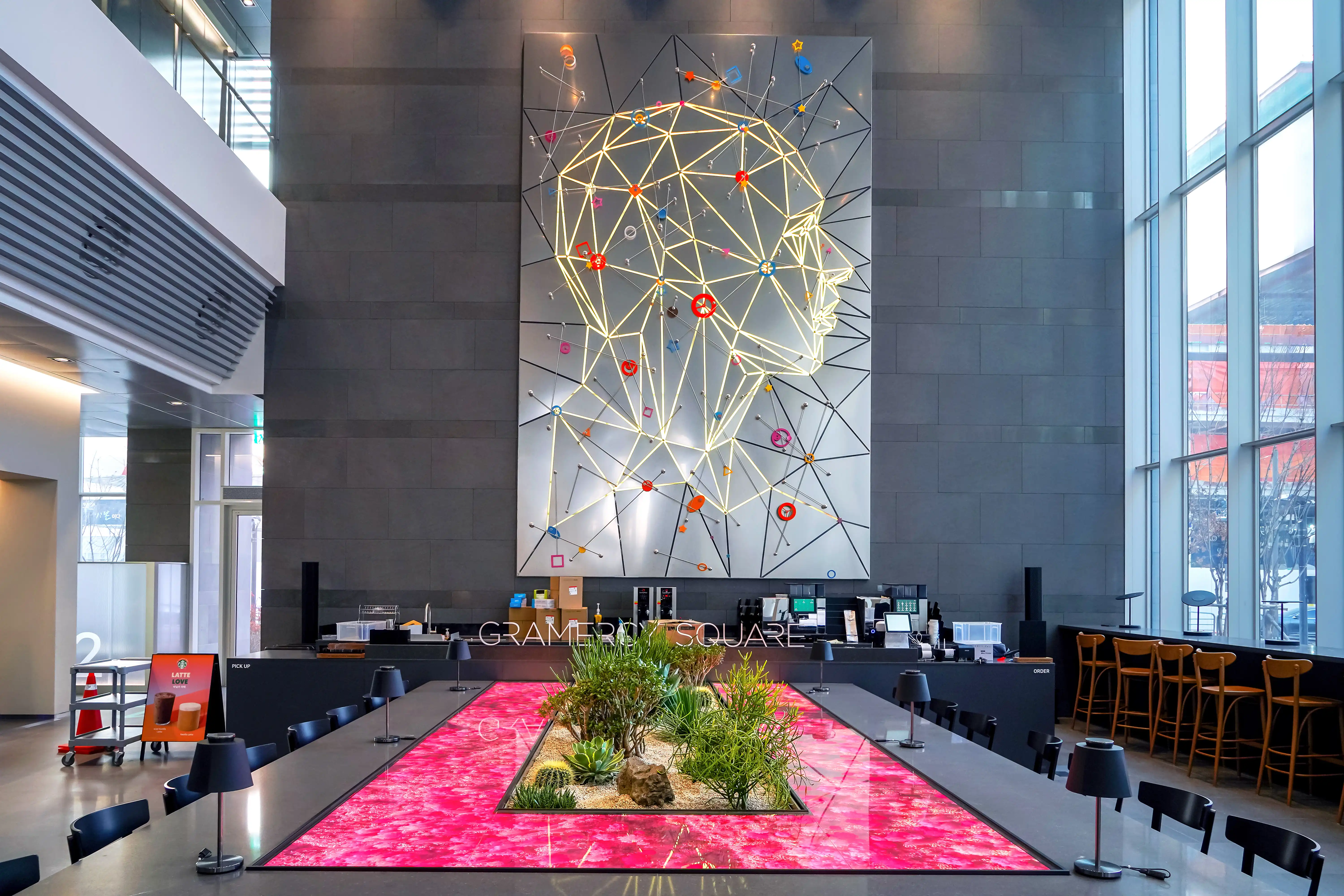 K지점 스타벅스 실내 조경 포트폴리오