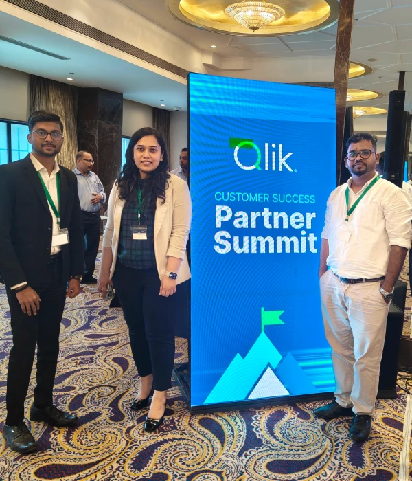 The image is from Instalogic, business intelligence solutions.