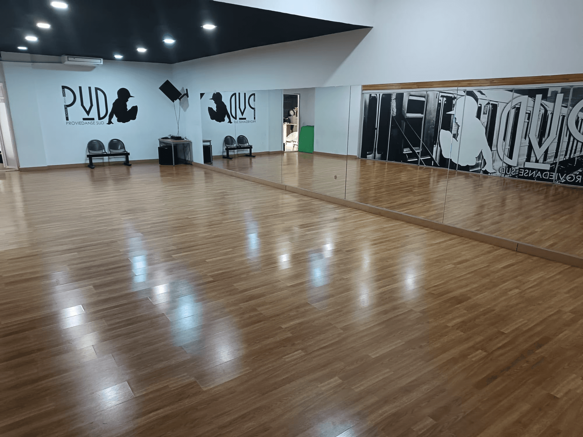 Moyenne salle de danse