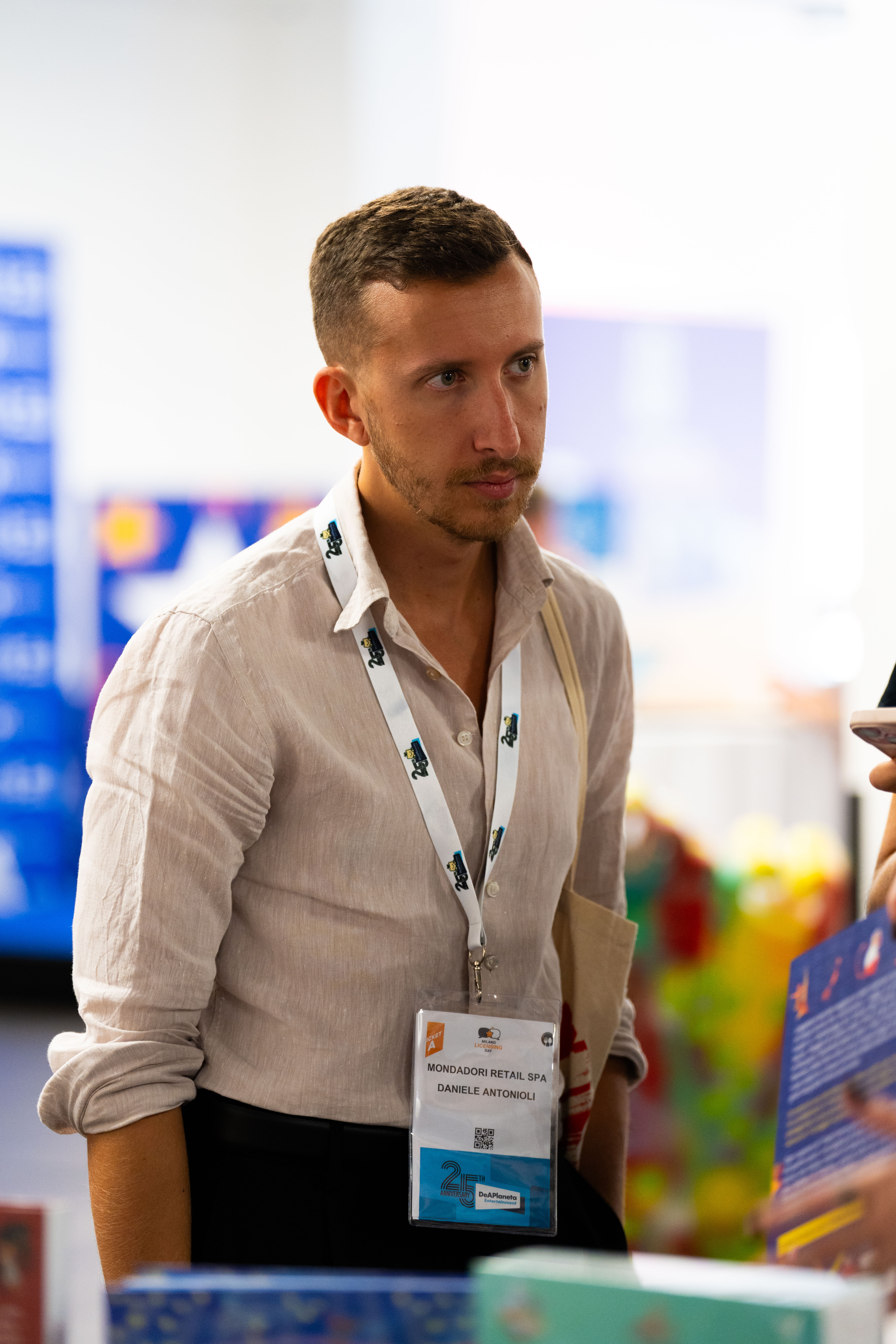 people near TAj Mahal