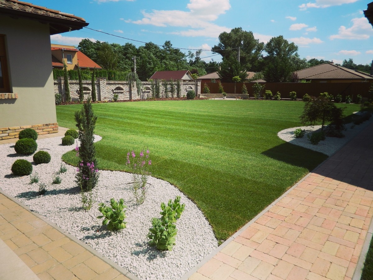  Díszgyep telepítés és kertépítés miskolci családi házban