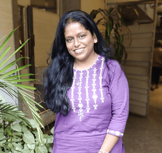 shallow focus photography of woman outdoor during day