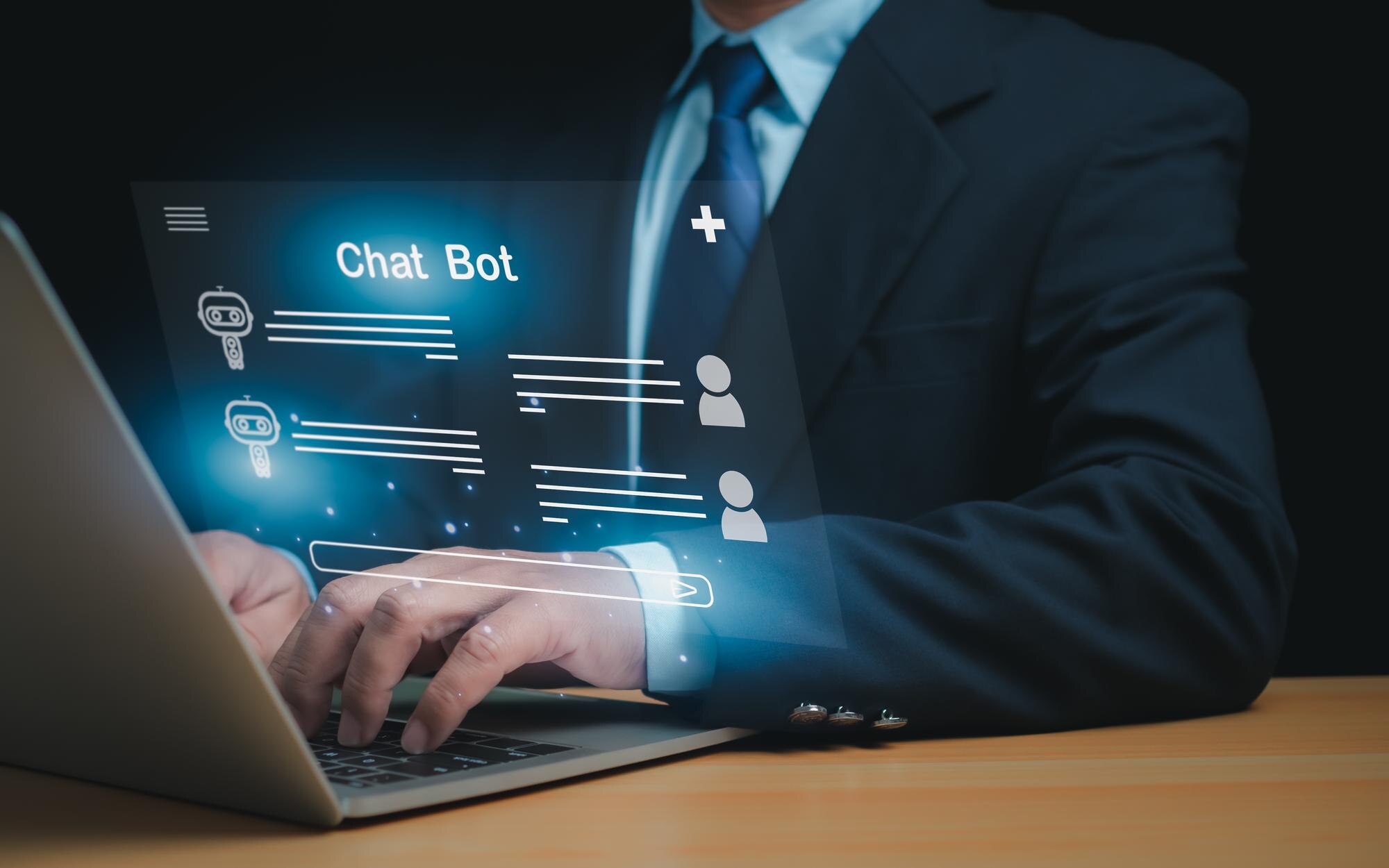 Zakenman aan laptop met holografische chatbot interface