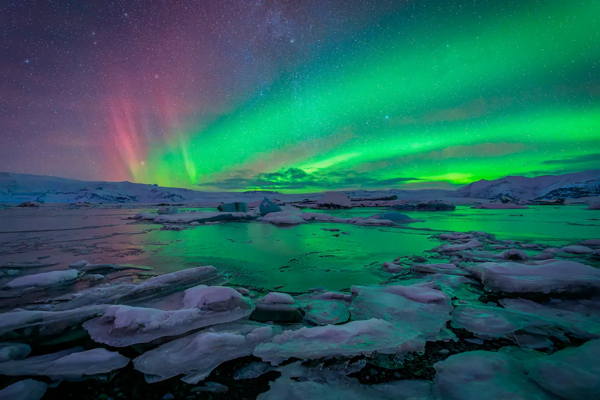 Aurora boreal en Yokulsarlon, Islandia