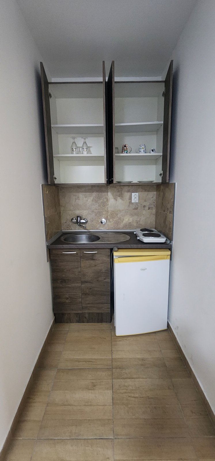 Slika kuhinje Apartmana Studio 9 u Novom Sadu.