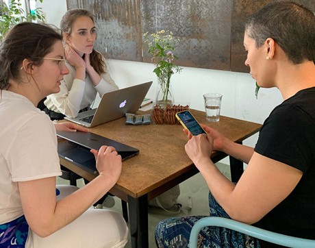 Usability Test mit Personen und Dokumentation und Menschen