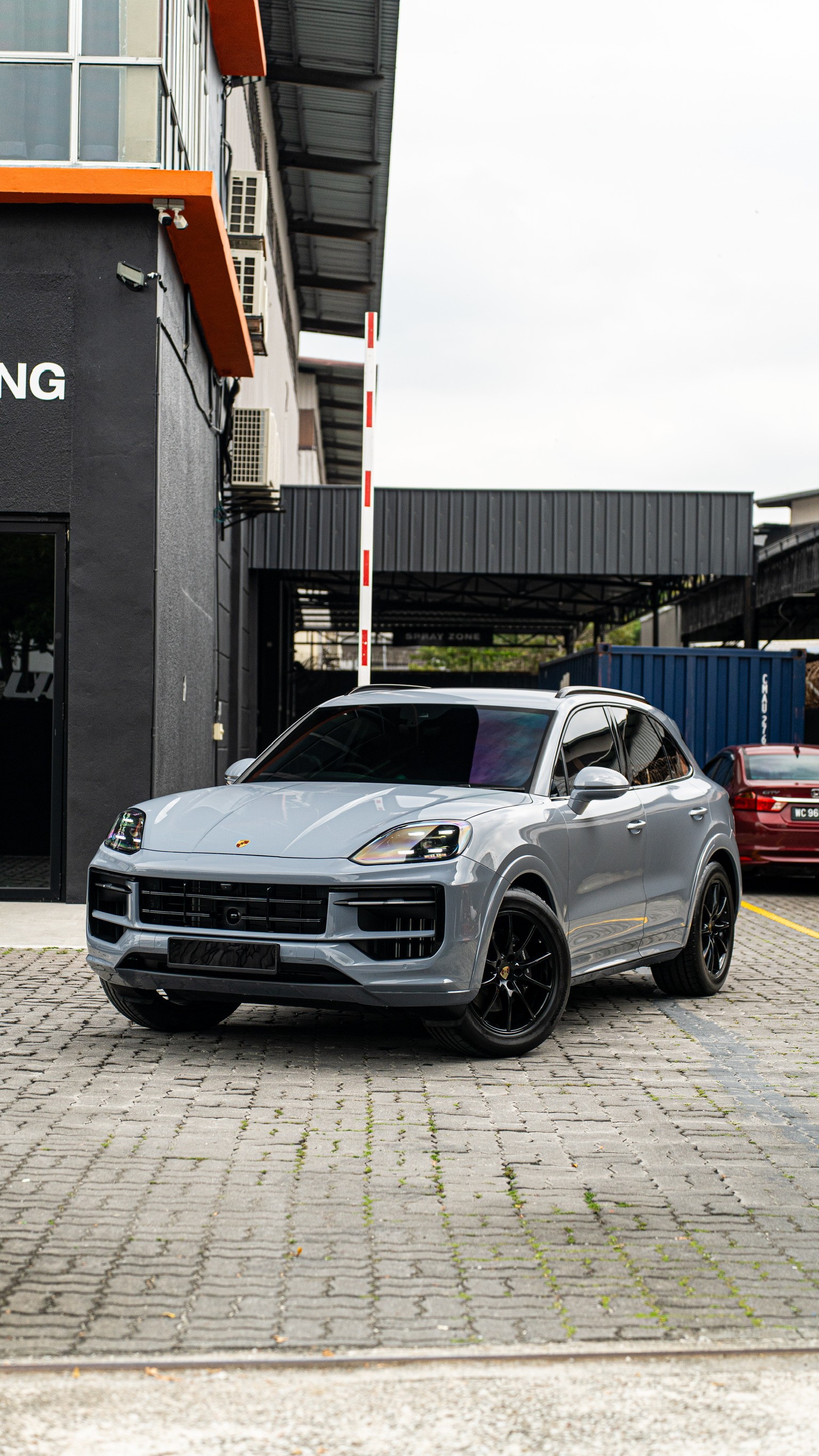 porsche cayenne polar grey wrap