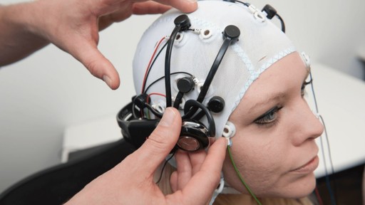 Dry vs Saline EEG Sensors: Comfort, Signal Quality, and Use Cases