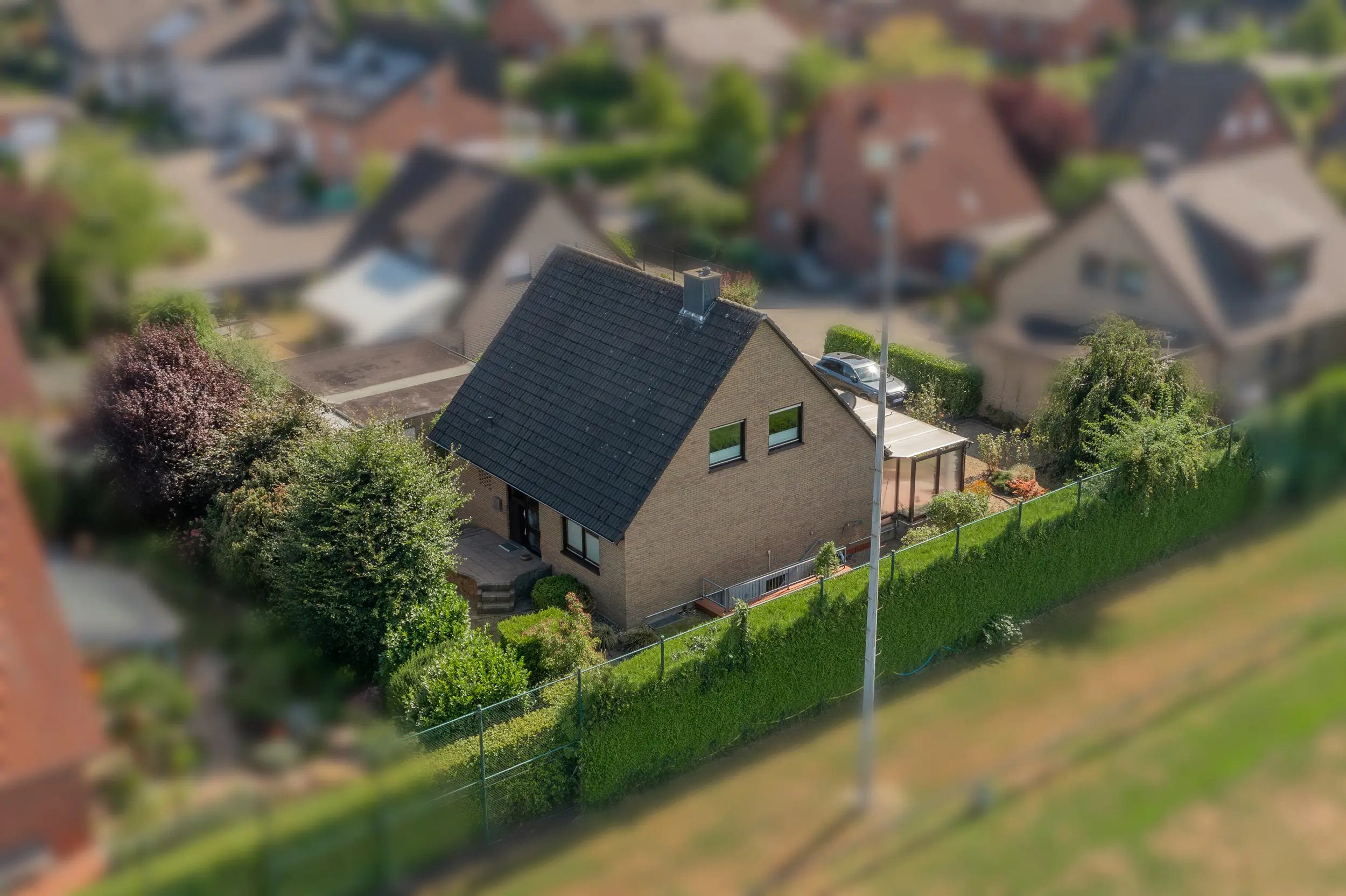 Luftaufnahme mit Dachansicht des Villaes in Gronau