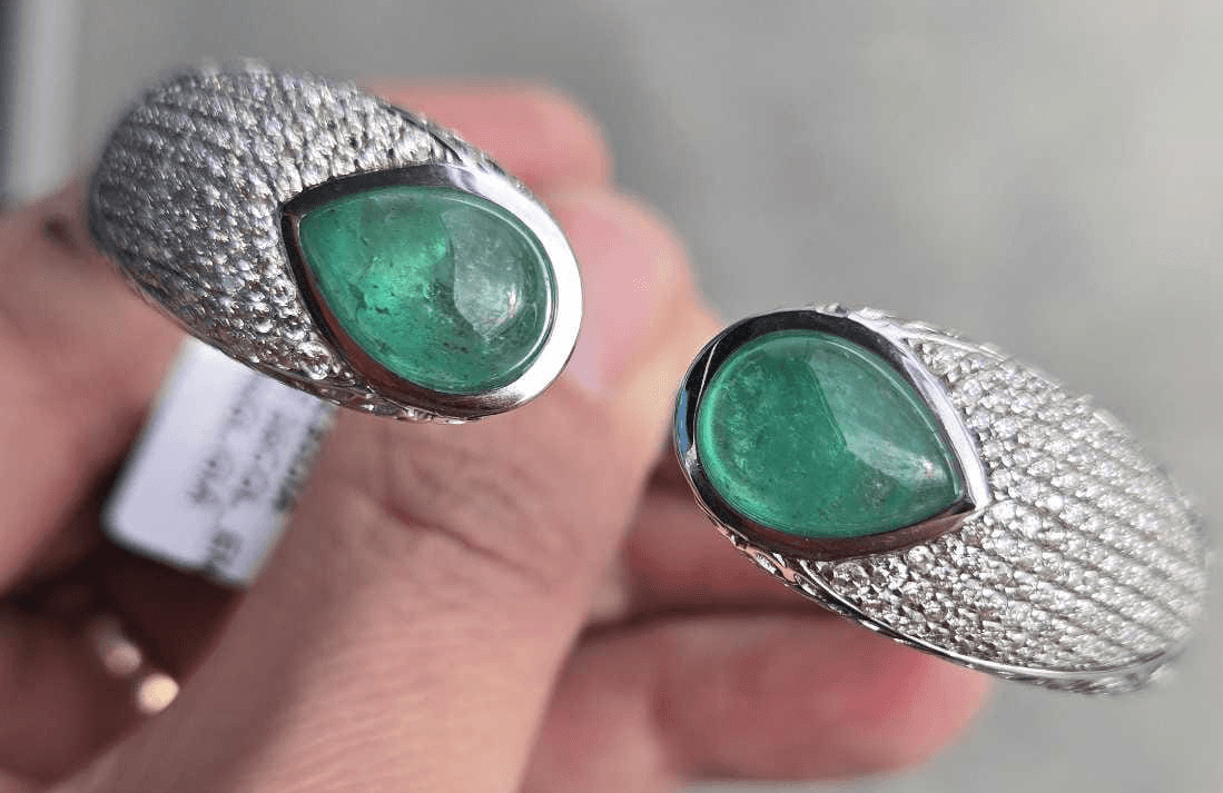 Emerald & Diamond Bangle 14kt, 7.38cts emeralnd and 2.93 cts diamond