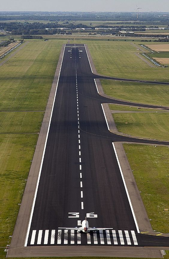 Landing airplane lane
