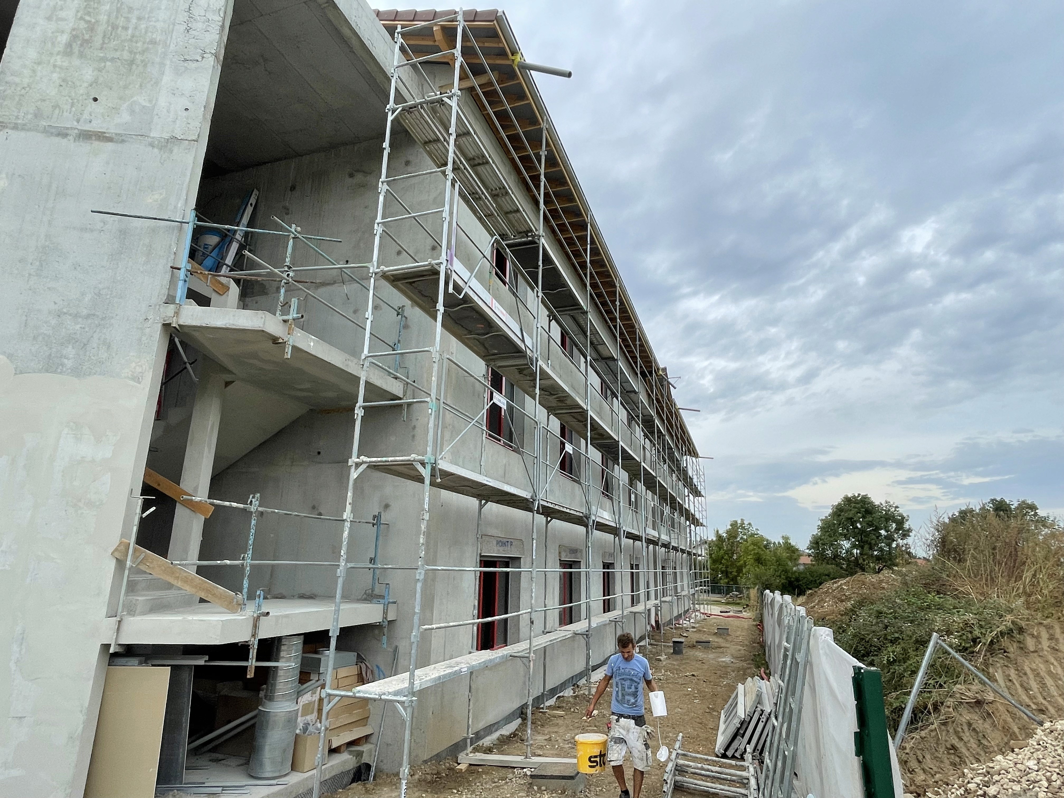 Préparation du support avant isolation extérieure et ravalement de façade à Annecy