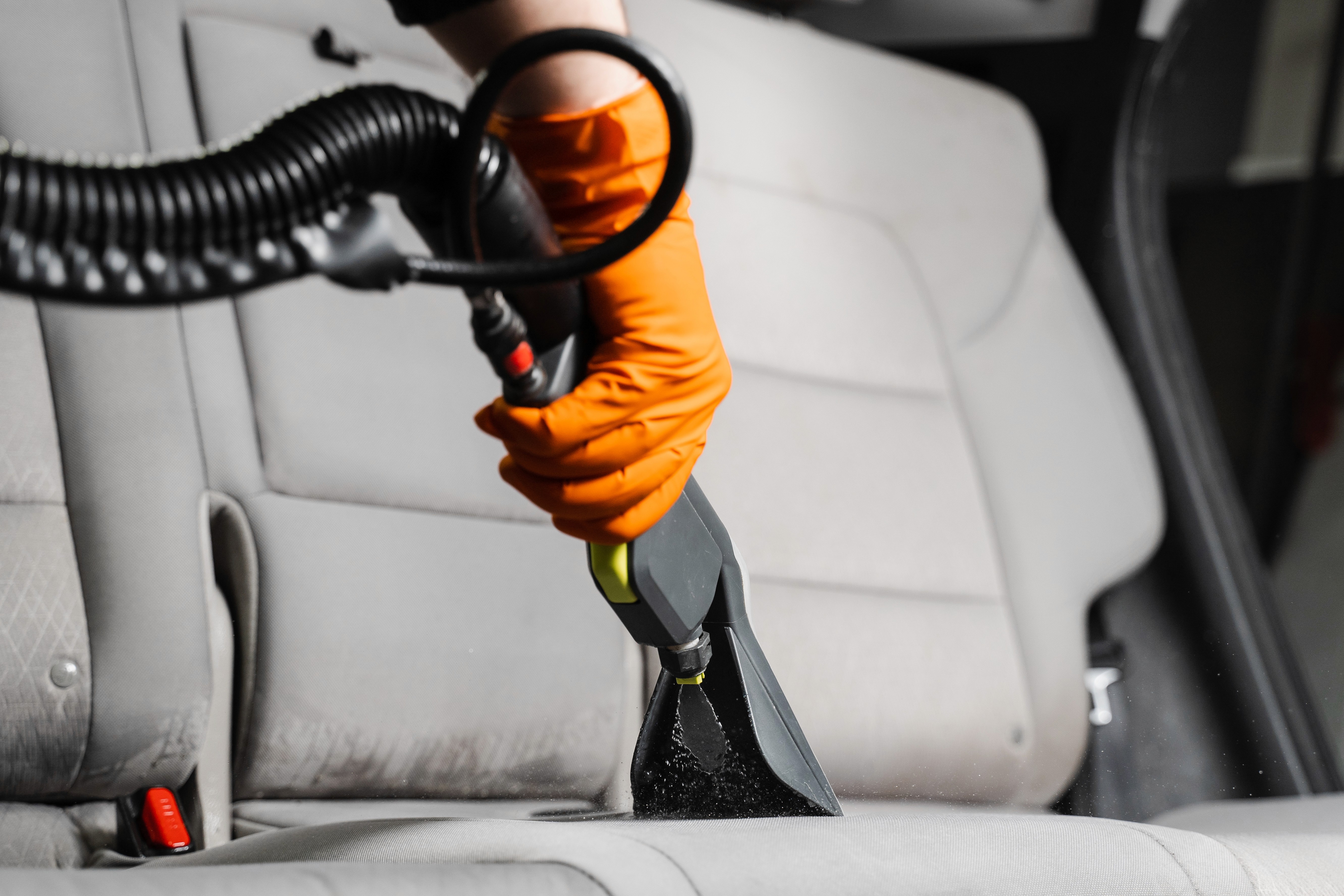 Mobile Autoreinigung – gründliche Polsterreinigung mit Tiefenpflege für saubere Sitze und frisches Interieur