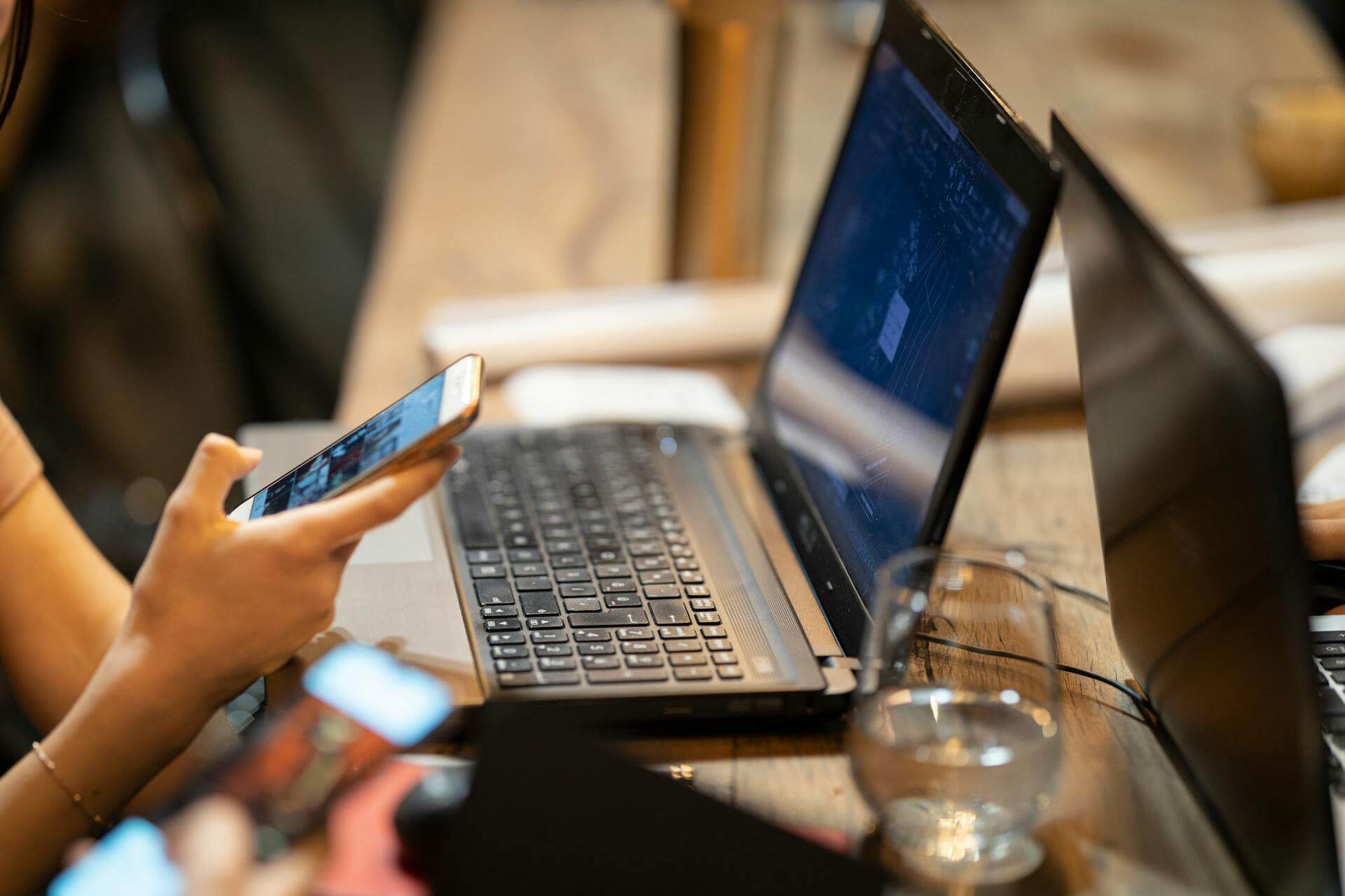 Mobilt bredband företag från TechTell - obegränsad surf och flexibel uppkoppling för företag