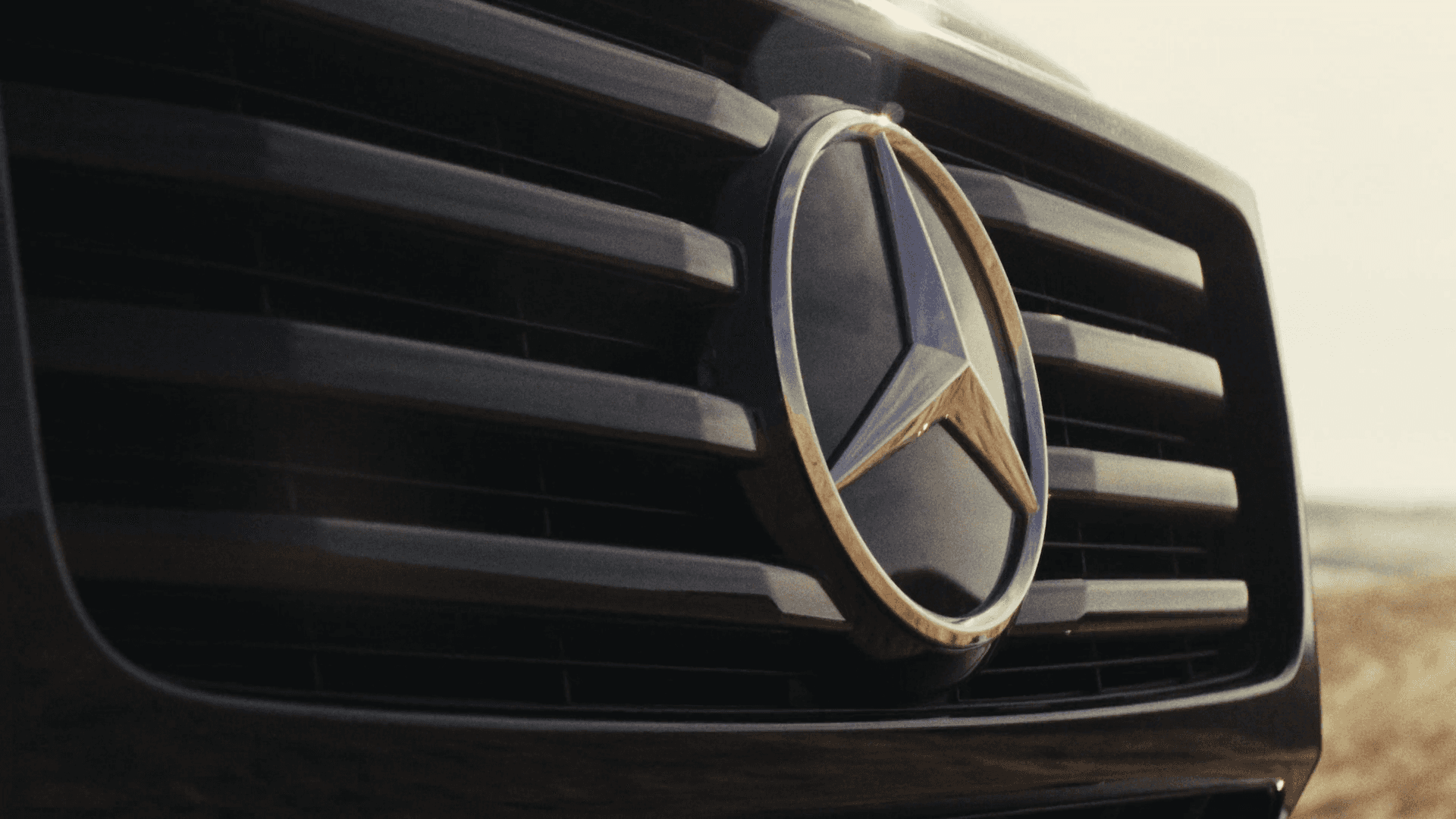 Mercedes-Benz G580 commercial