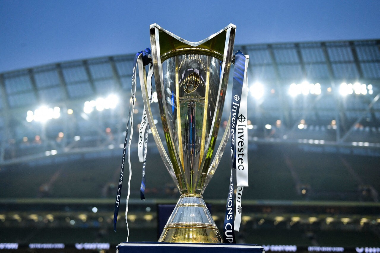 Dynamic picture of a cyclist riding downhill