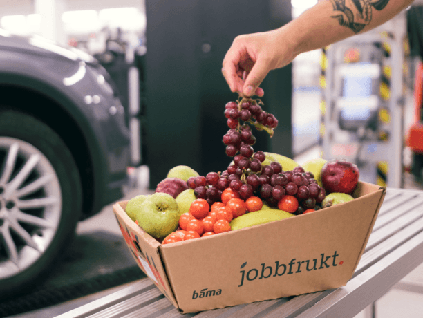 fruktkurv på bilverksted
