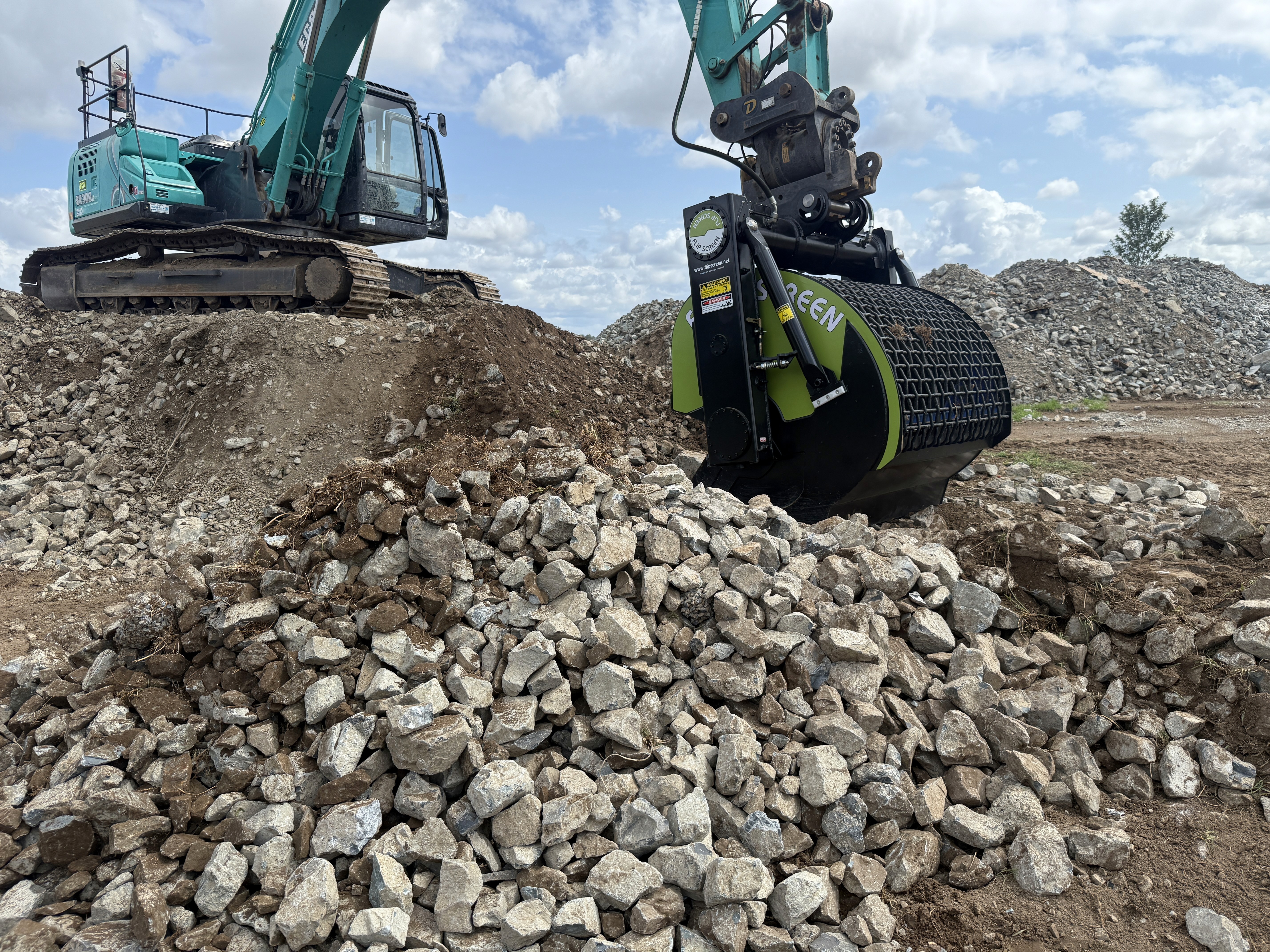 E20 FlipScreen on an Excavator 1