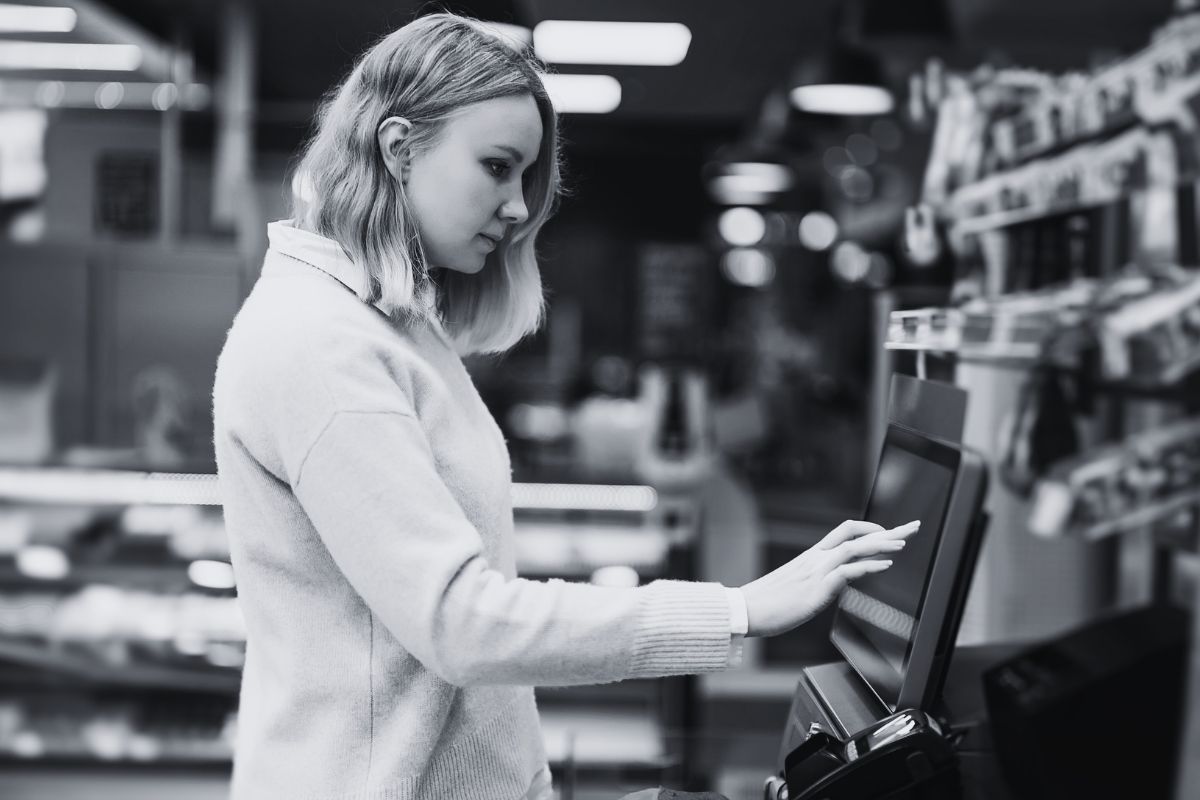 disadvantages-of-self-service-checkouts-for-customers-header
