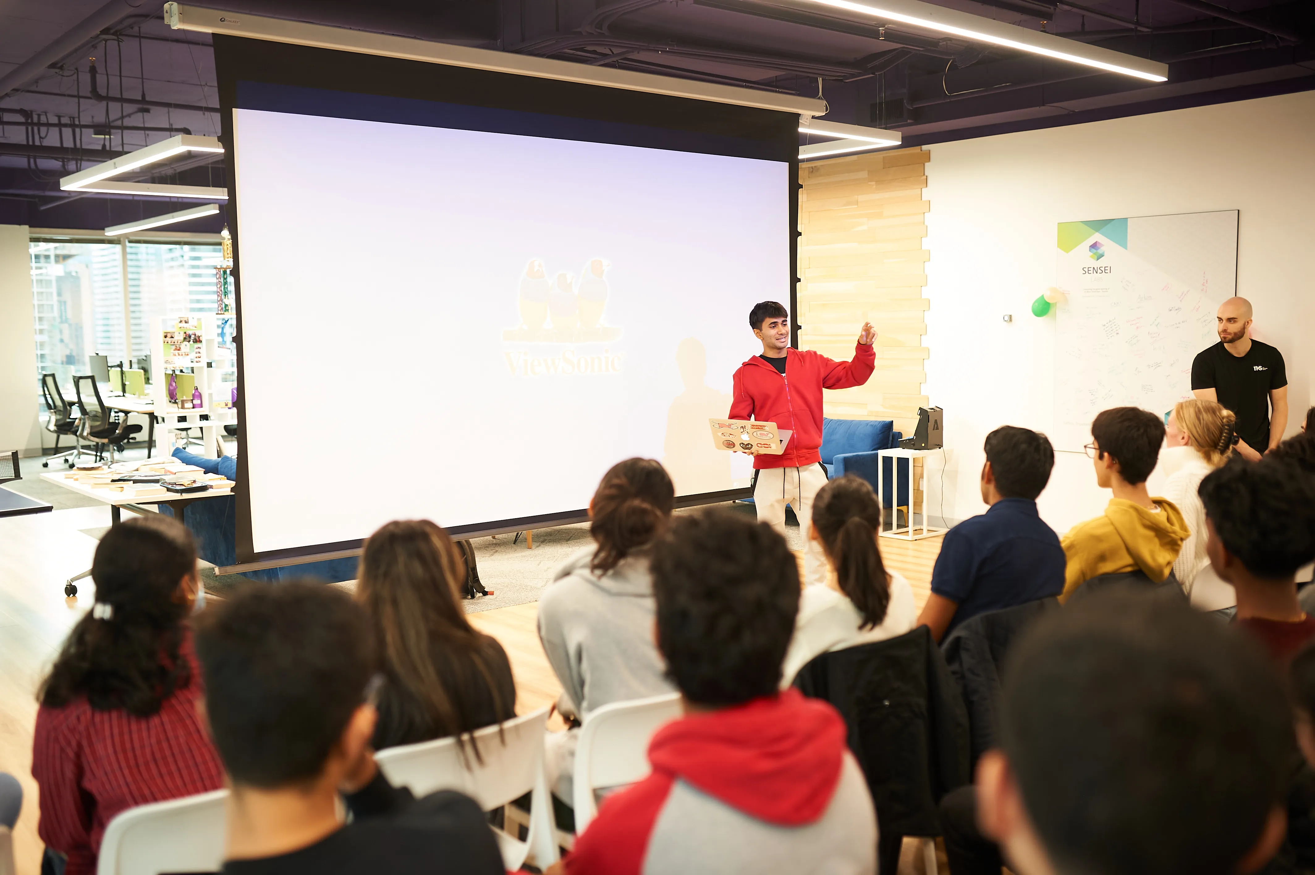 Life at TKS — students and mentors during the program (photo 6)