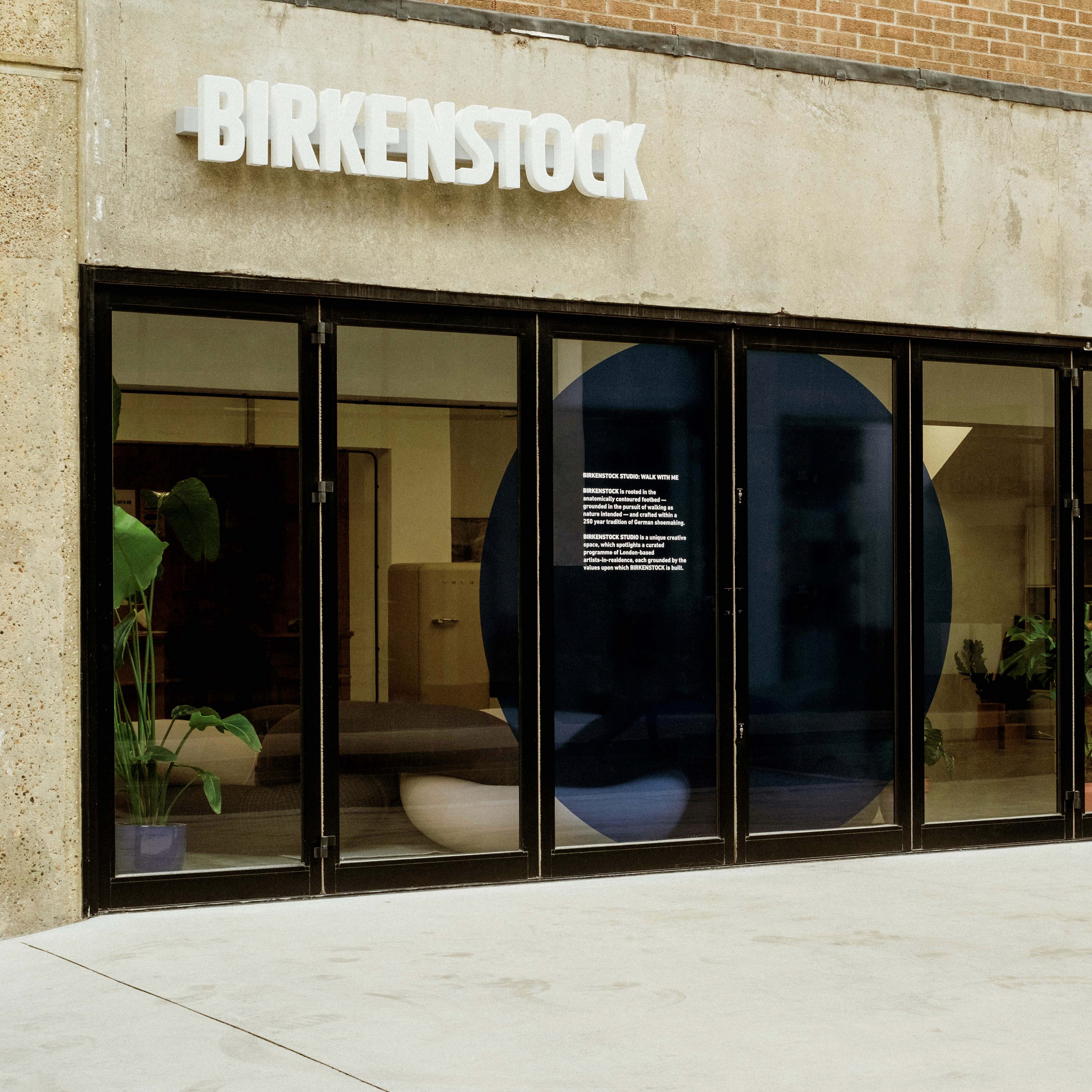 Image of a side table with lamp