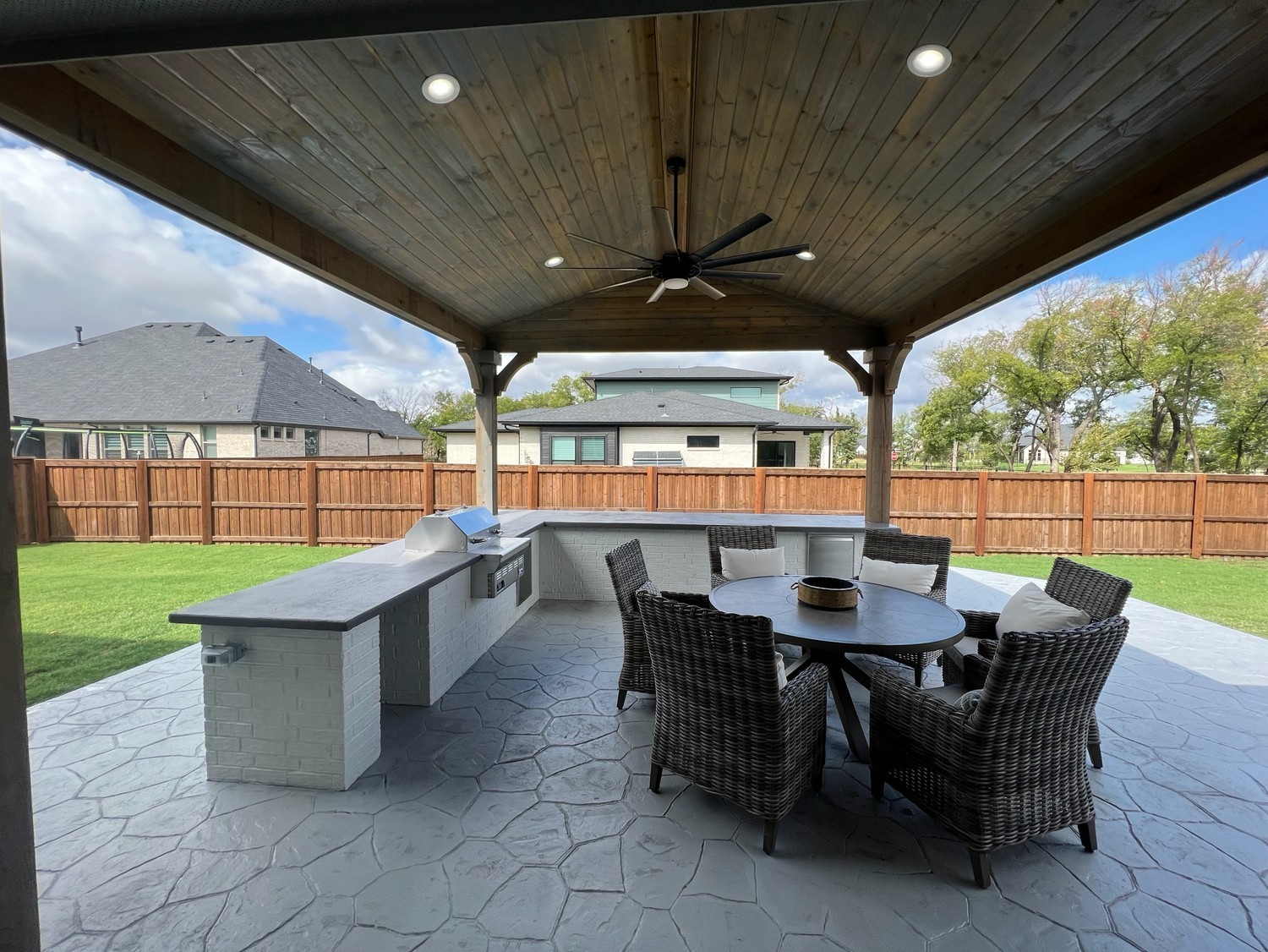 Le Construction, Patio and Outdoor Kitchen Addon, Pergola, Upgrade patio, patio & outdoor services near me