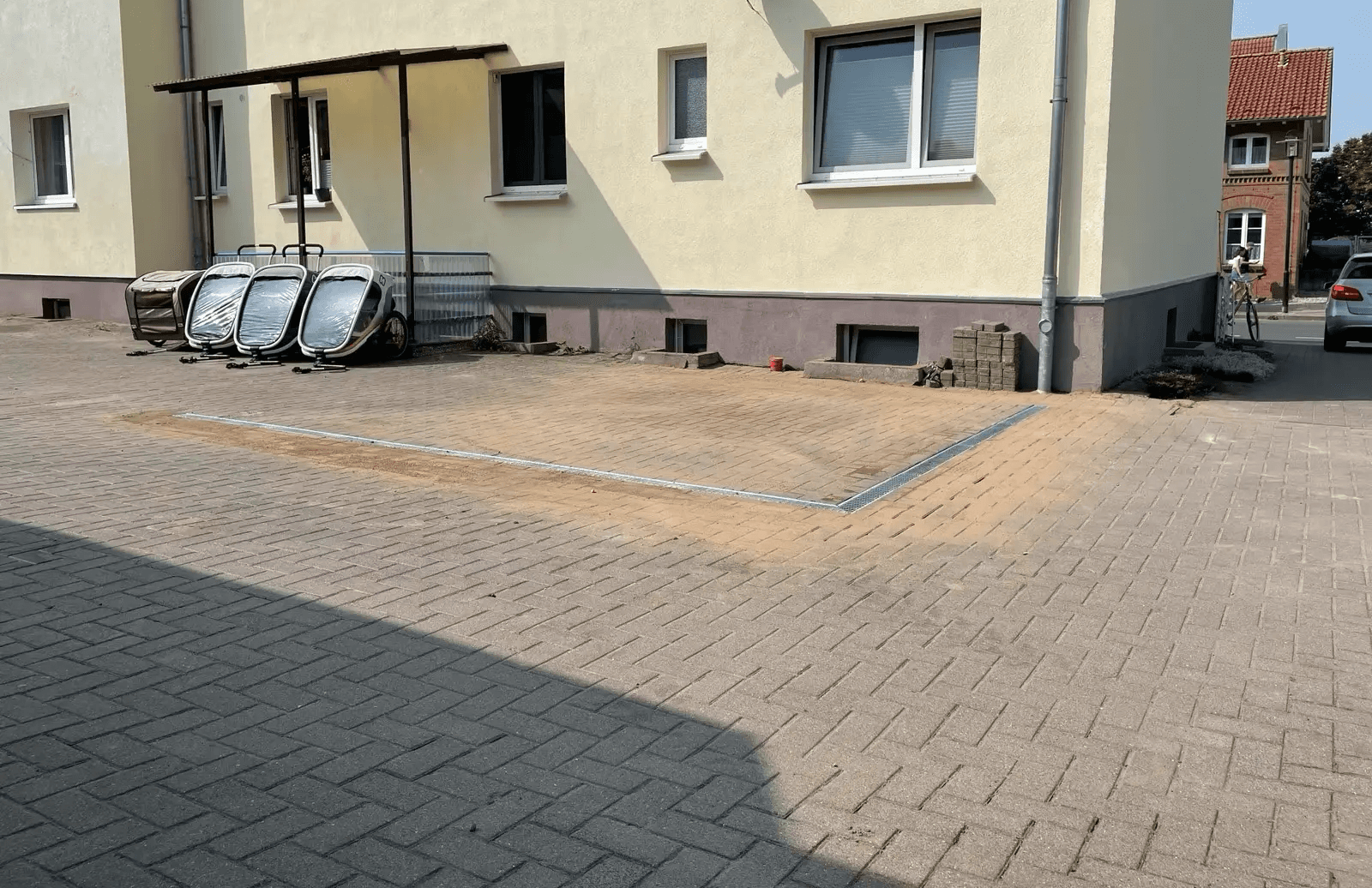 Gepflasterter Hof mit sauberen Kanten – Pflasterarbeiten von MB Dienstleistungen, Region Waren (Müritz)